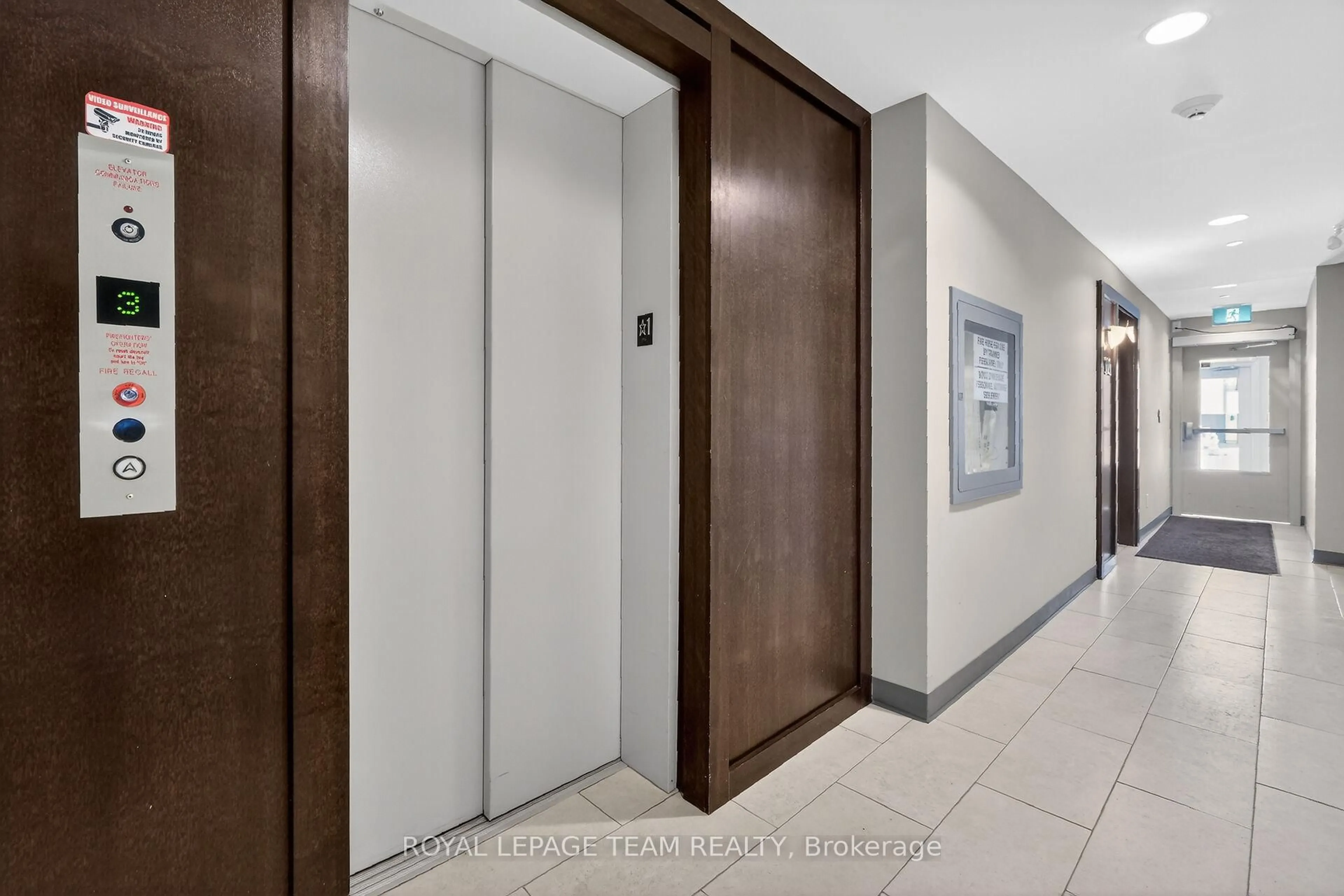 Indoor foyer for 100 Montblanc Private #302, Ottawa Ontario K1C 0B2
