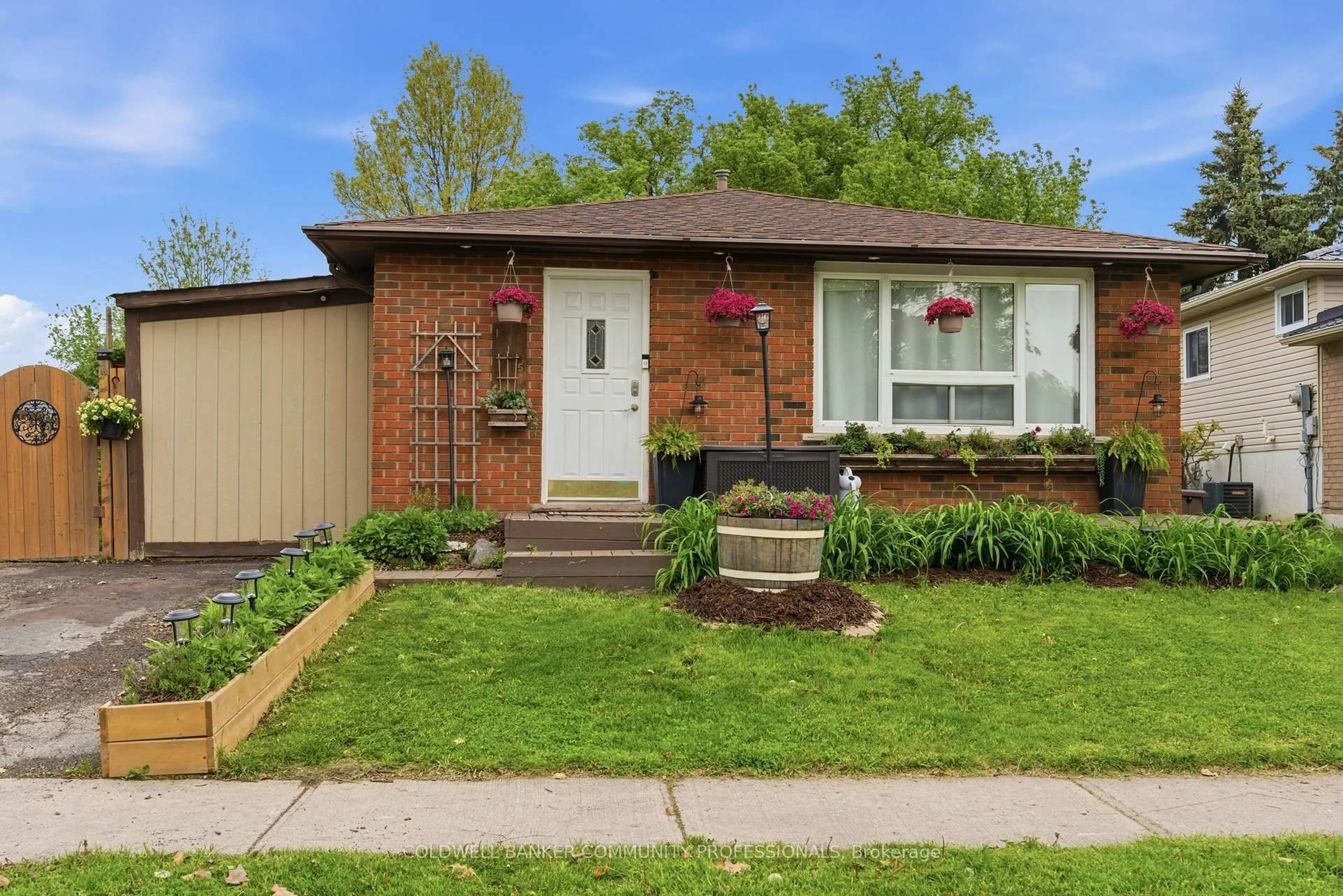 Home with brick exterior material, street for 115 Gordon Drummond Ave, Hamilton Ontario L8J 1E9
