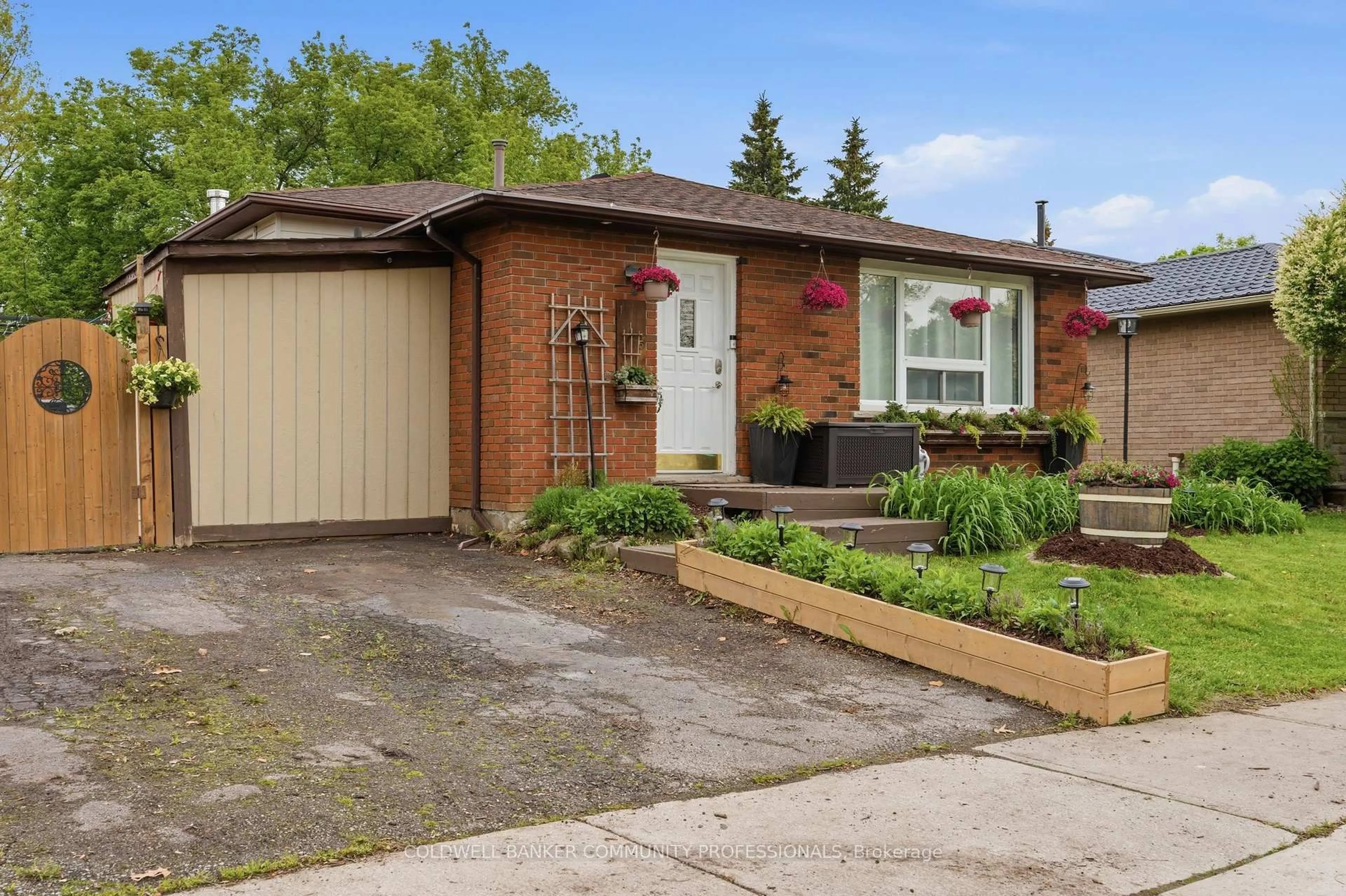 Home with brick exterior material, street for 115 Gordon Drummond Ave, Hamilton Ontario L8J 1E9