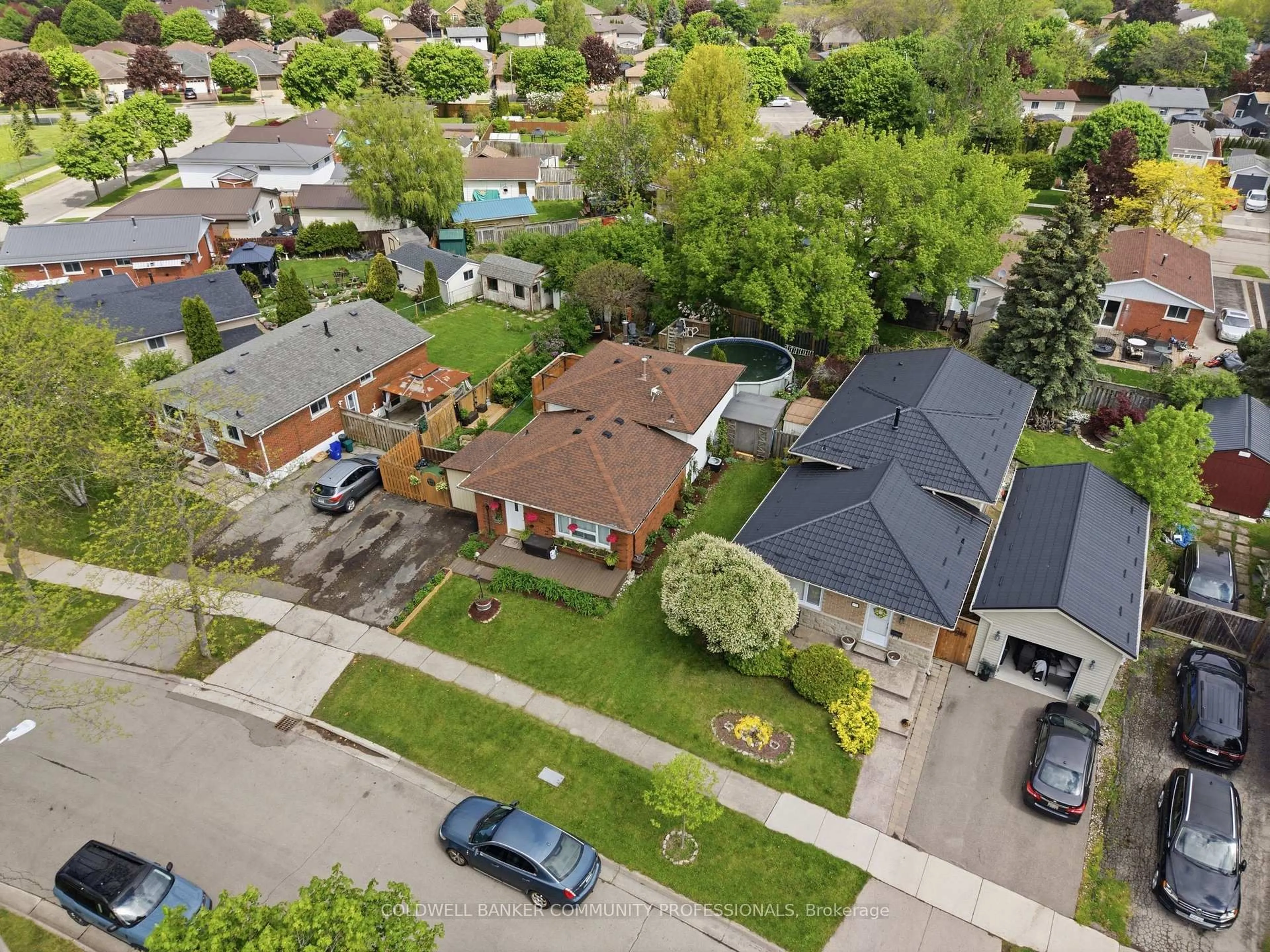A pic from outside/outdoor area/front of a property/back of a property/a pic from drone, street for 115 Gordon Drummond Ave, Hamilton Ontario L8J 1E9