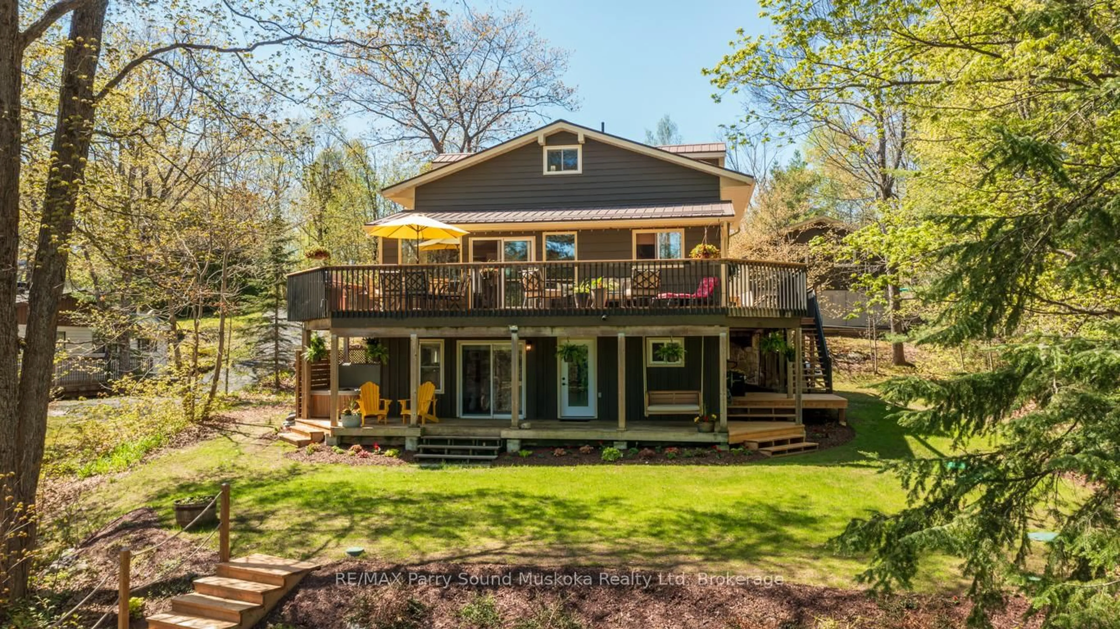 Home with vinyl exterior material, water/lake/river/ocean view for 13 PENINSULA SHORES Rd, McDougall Ontario P2A 2W7