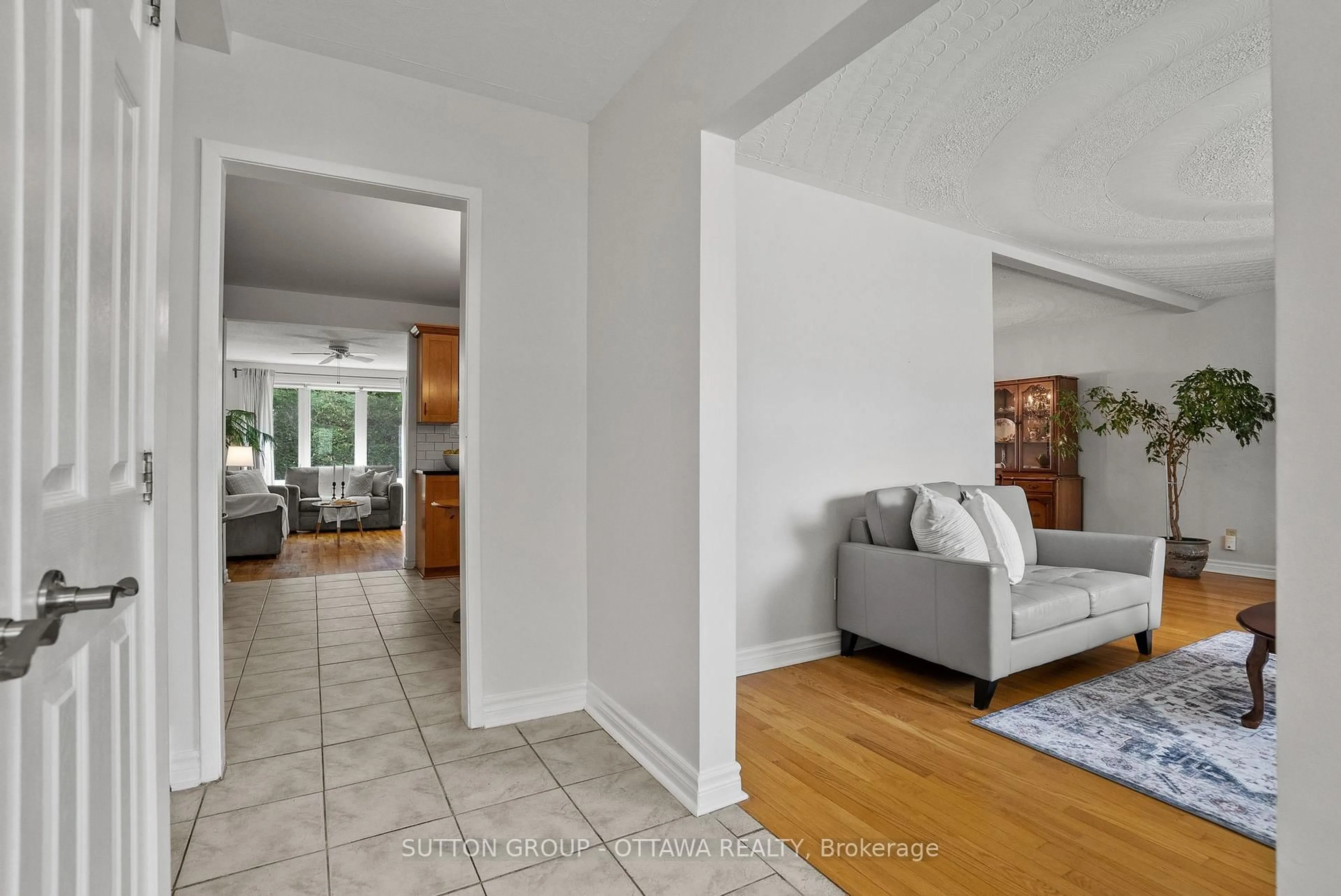 Unknown for 45 Larkspur Dr, Ottawa Ontario K2H 6K8