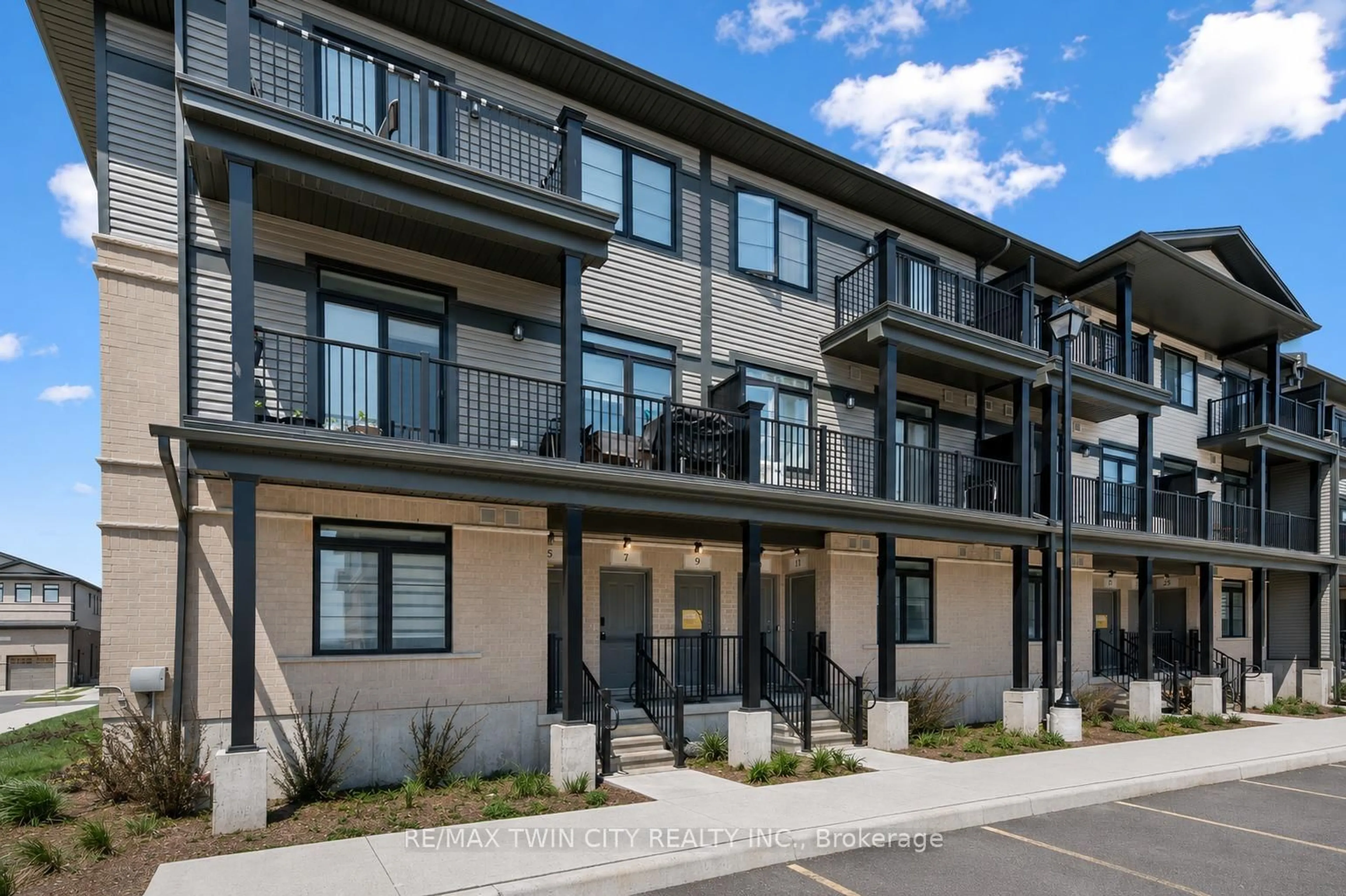 Unknown for 9 LOMOND Lane, Kitchener Ontario N2R 0T6