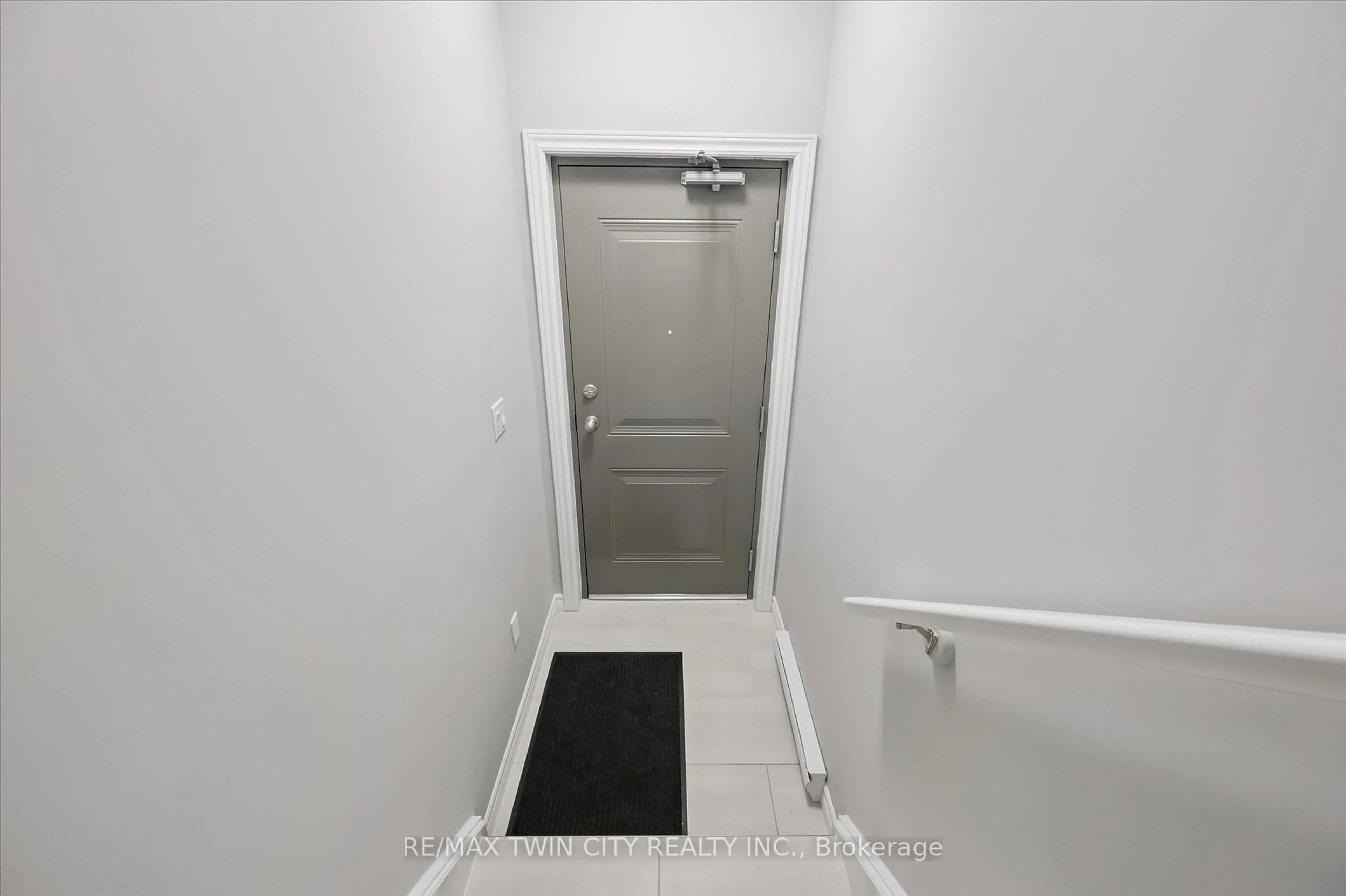 Unknown for 9 LOMOND Lane, Kitchener Ontario N2R 0T6