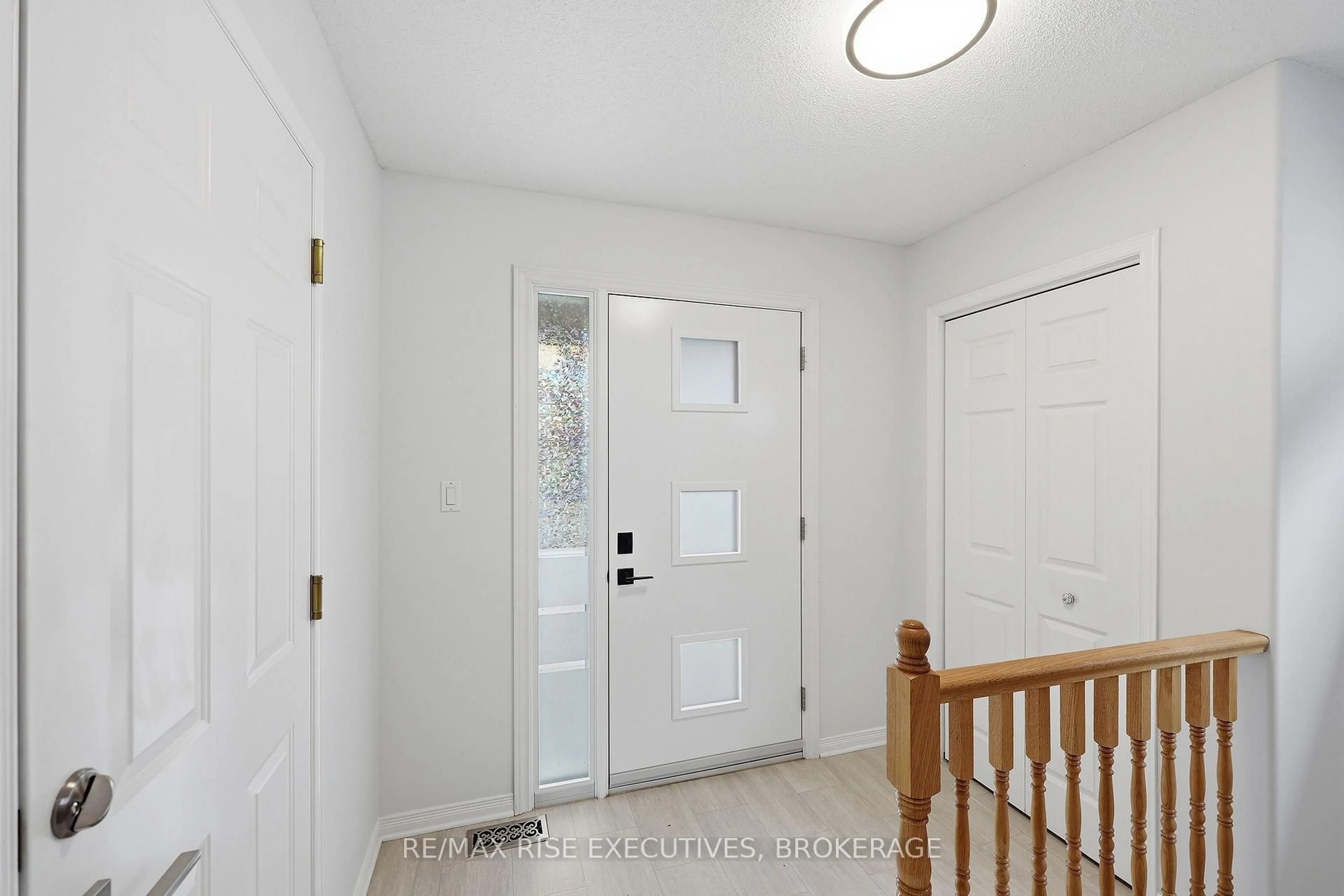 Indoor entryway for 926 Bluffwood Ave, Kingston Ontario K7K 7K4