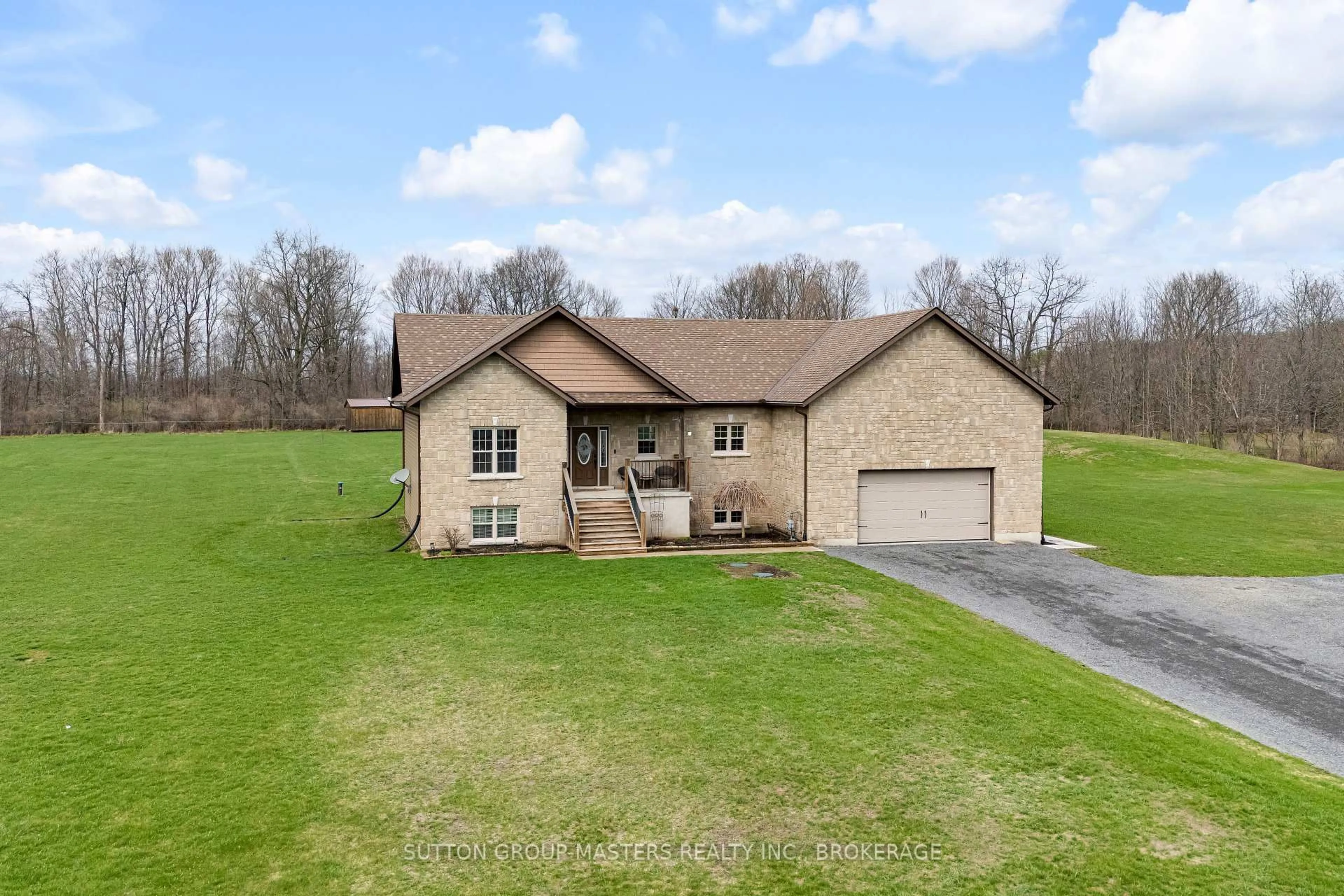 A pic from outside/outdoor area/front of a property/back of a property/a pic from drone, unknown for 11 Dawson Dr, Gananoque Ontario K7G 2V4