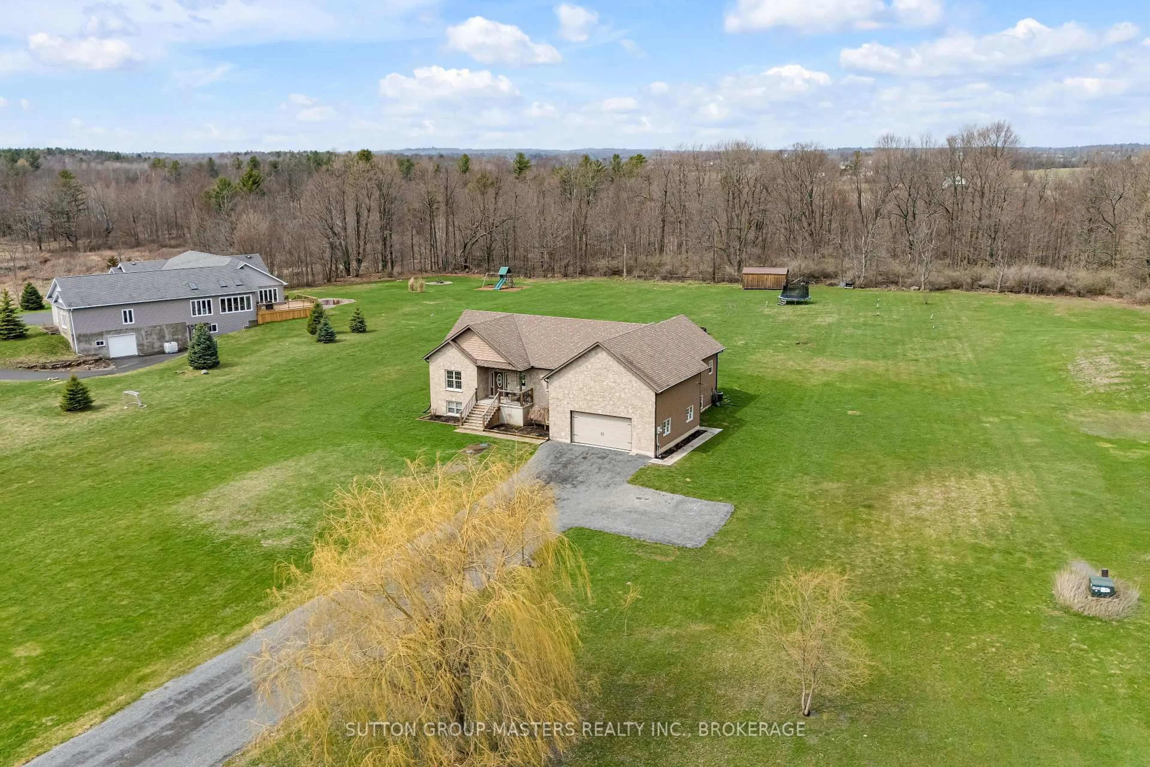 A pic from outside/outdoor area/front of a property/back of a property/a pic from drone, water/lake/river/ocean view for 11 Dawson Dr, Gananoque Ontario K7G 2V4