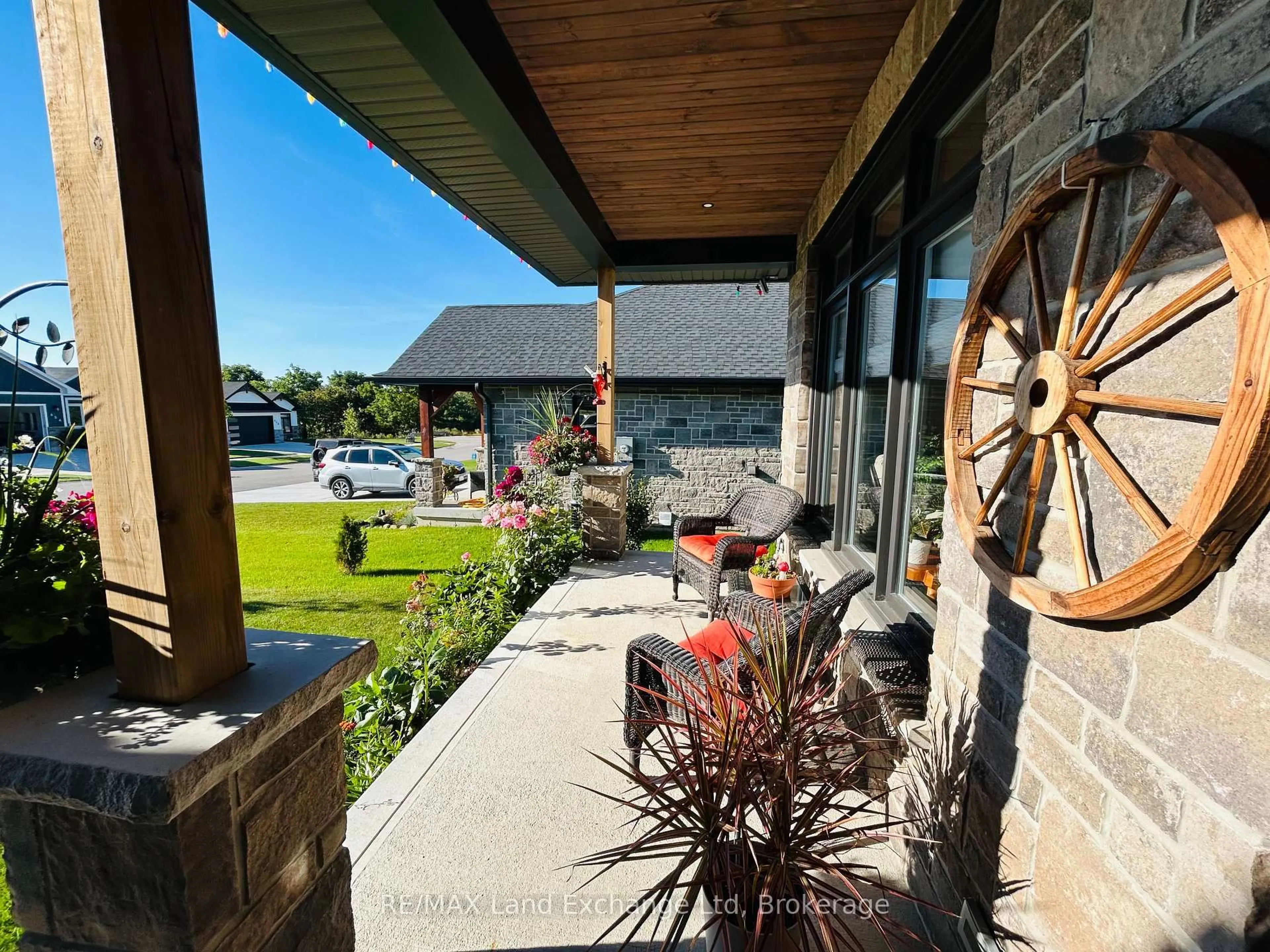 Patio, street for 661 Gloria St, North Huron Ontario N0M 1H0
