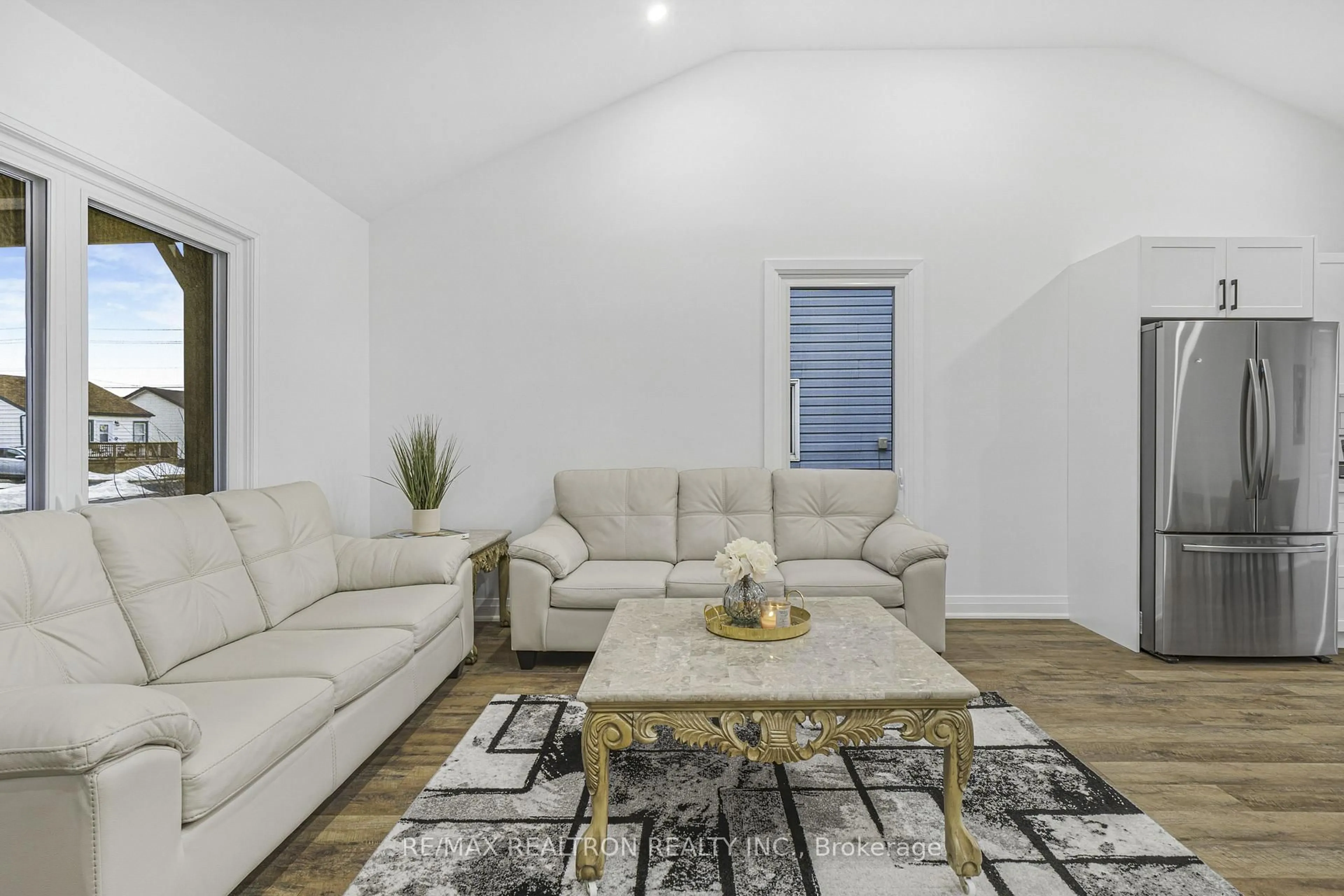 Living room with furniture, unknown for 6167 Skinner St, Niagara Falls Ontario L2G 2Y4