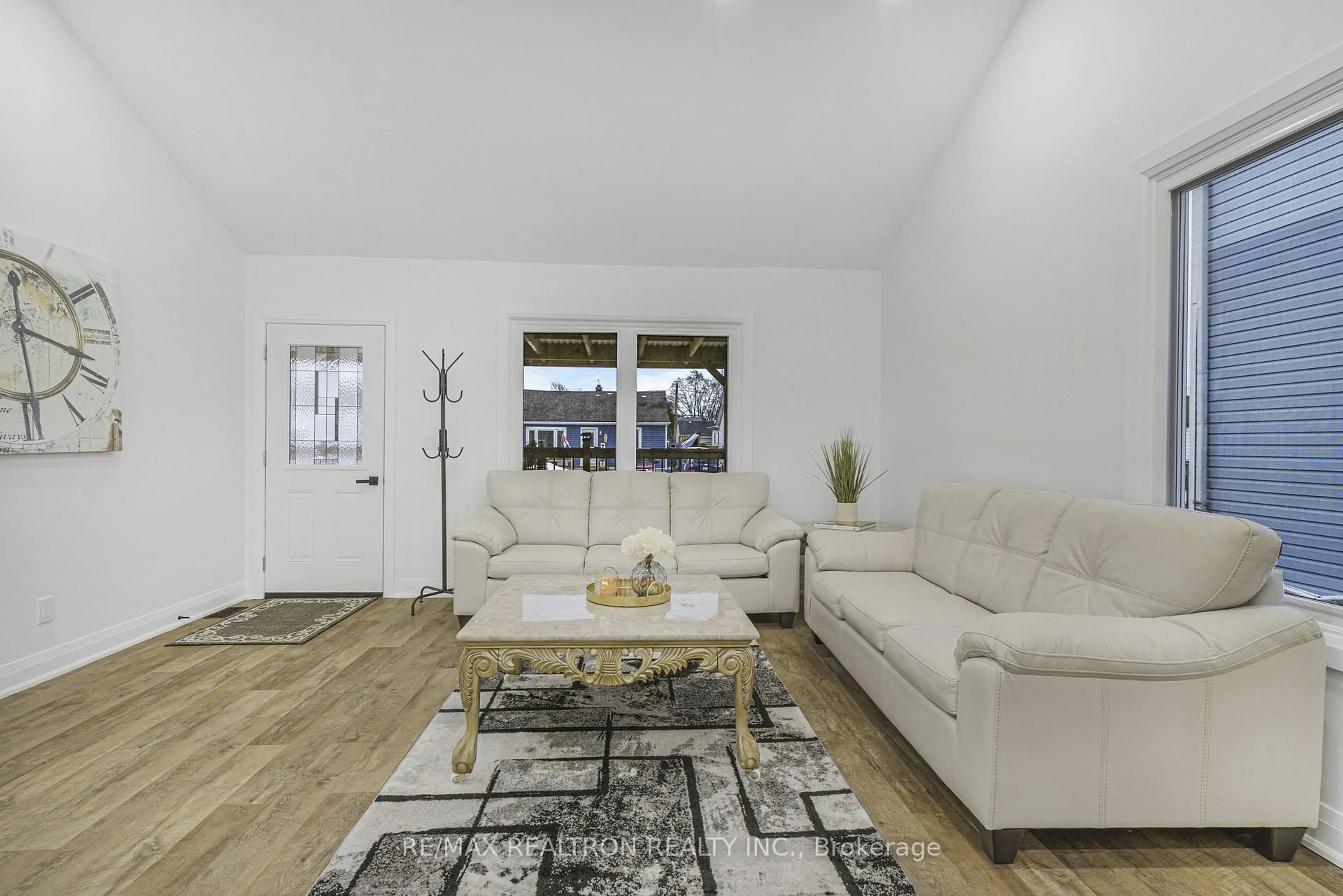 Living room with furniture, unknown for 6167 Skinner St, Niagara Falls Ontario L2G 2Y4