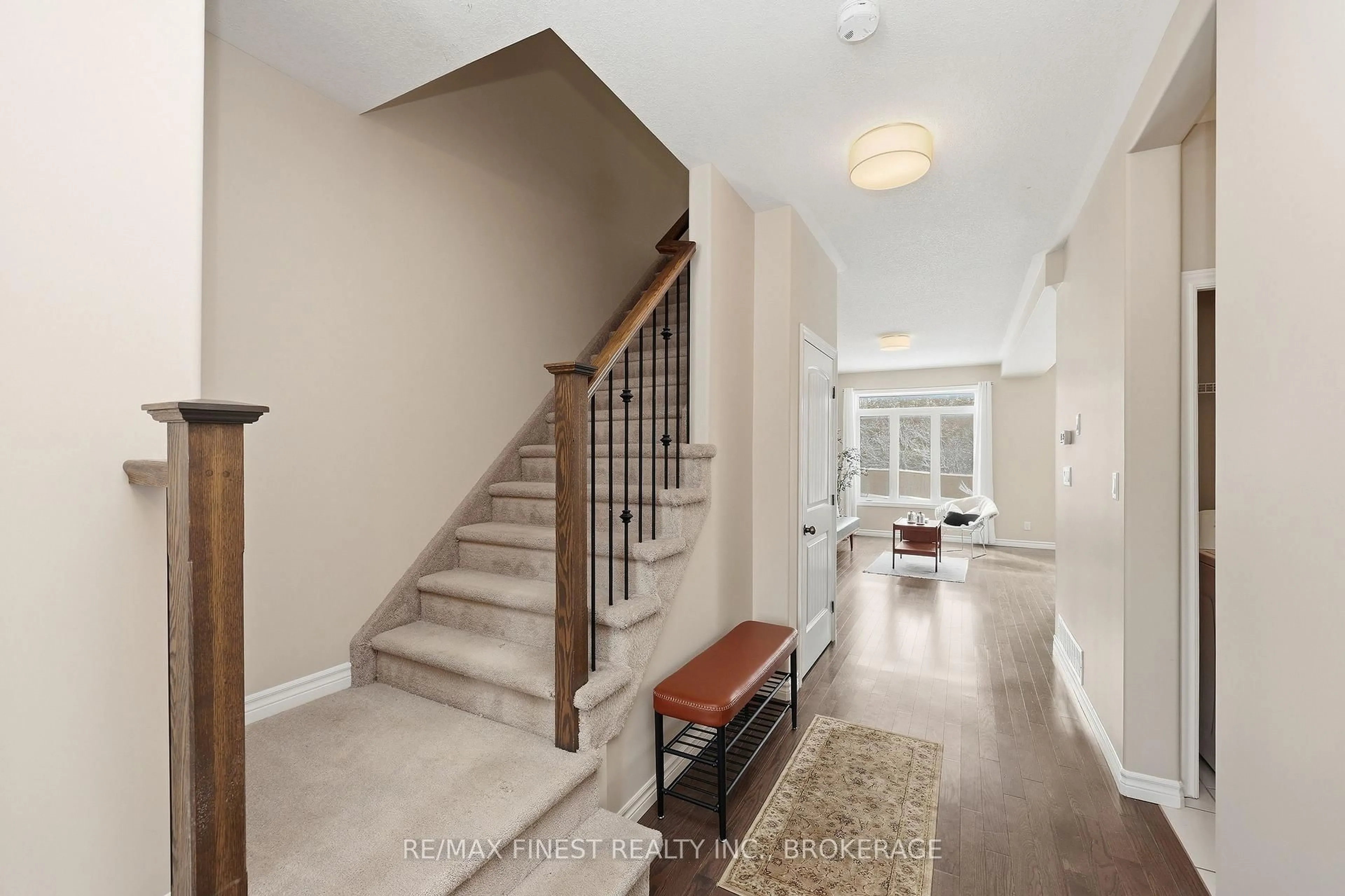 Indoor entryway for 921 Blossom St, Kingston Ontario K7P 0N2