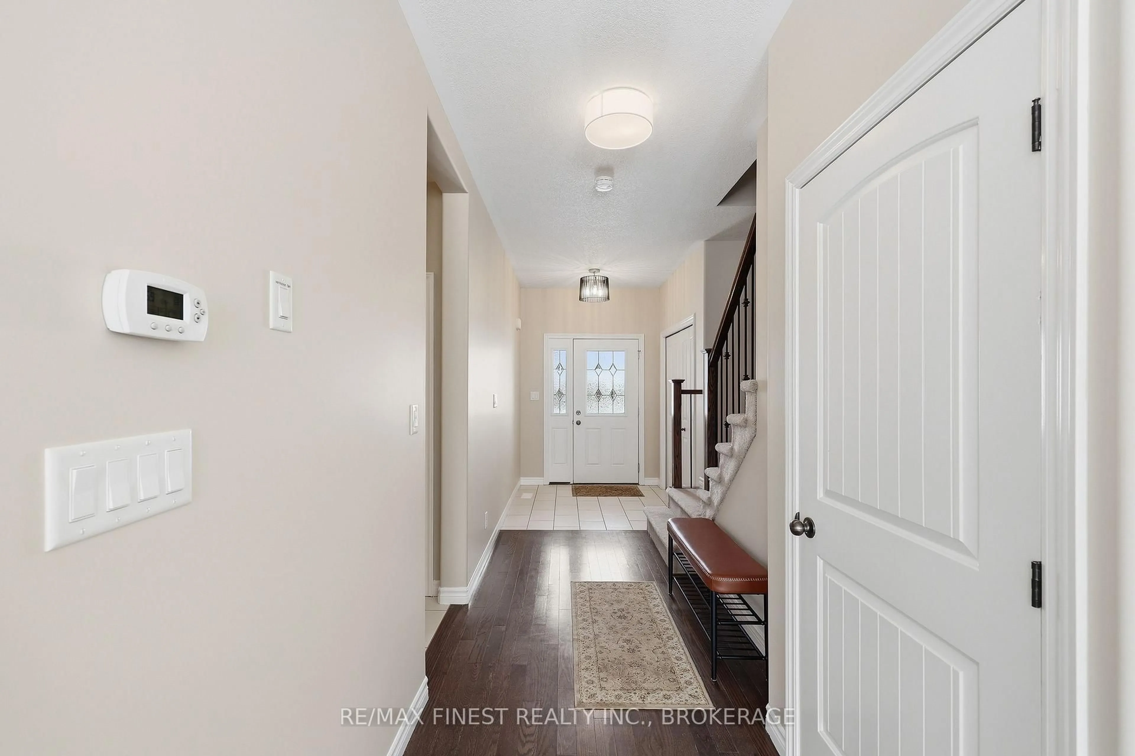 Indoor entryway for 921 Blossom St, Kingston Ontario K7P 0N2