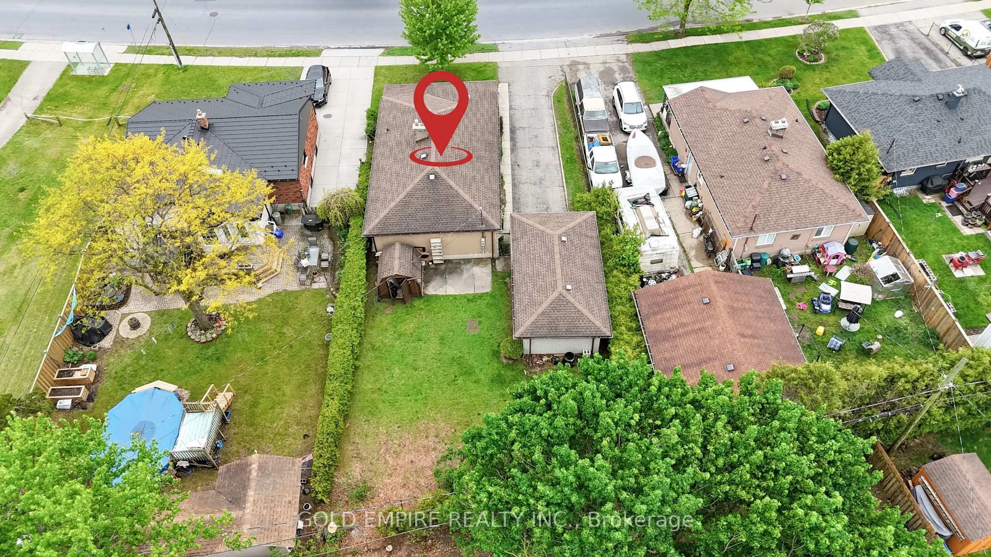 A pic from outside/outdoor area/front of a property/back of a property/a pic from drone, street for 54 Tweedsmuir Ave, London East Ontario N5W 1K7
