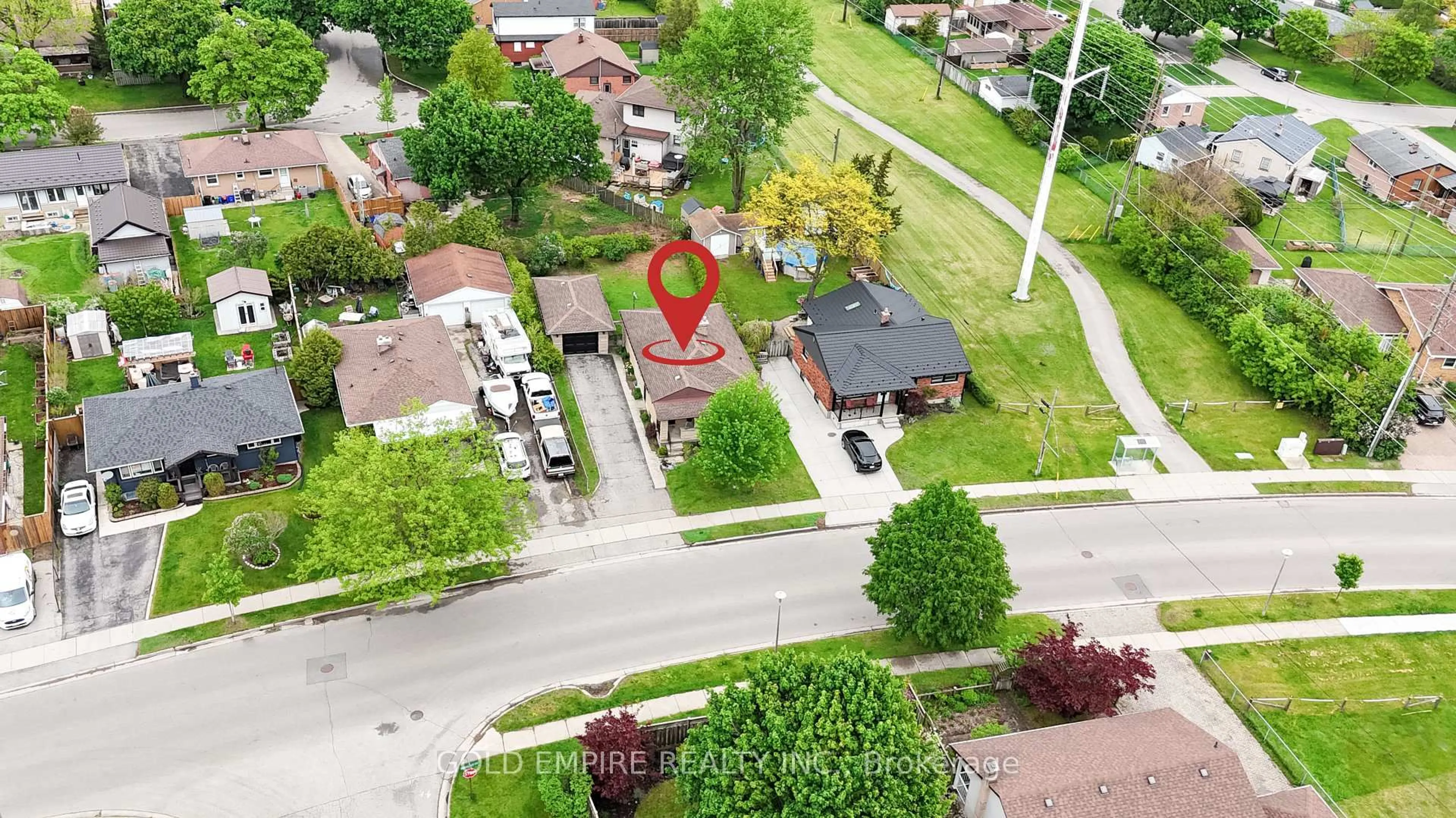 A pic from outside/outdoor area/front of a property/back of a property/a pic from drone, street for 54 Tweedsmuir Ave, London East Ontario N5W 1K7