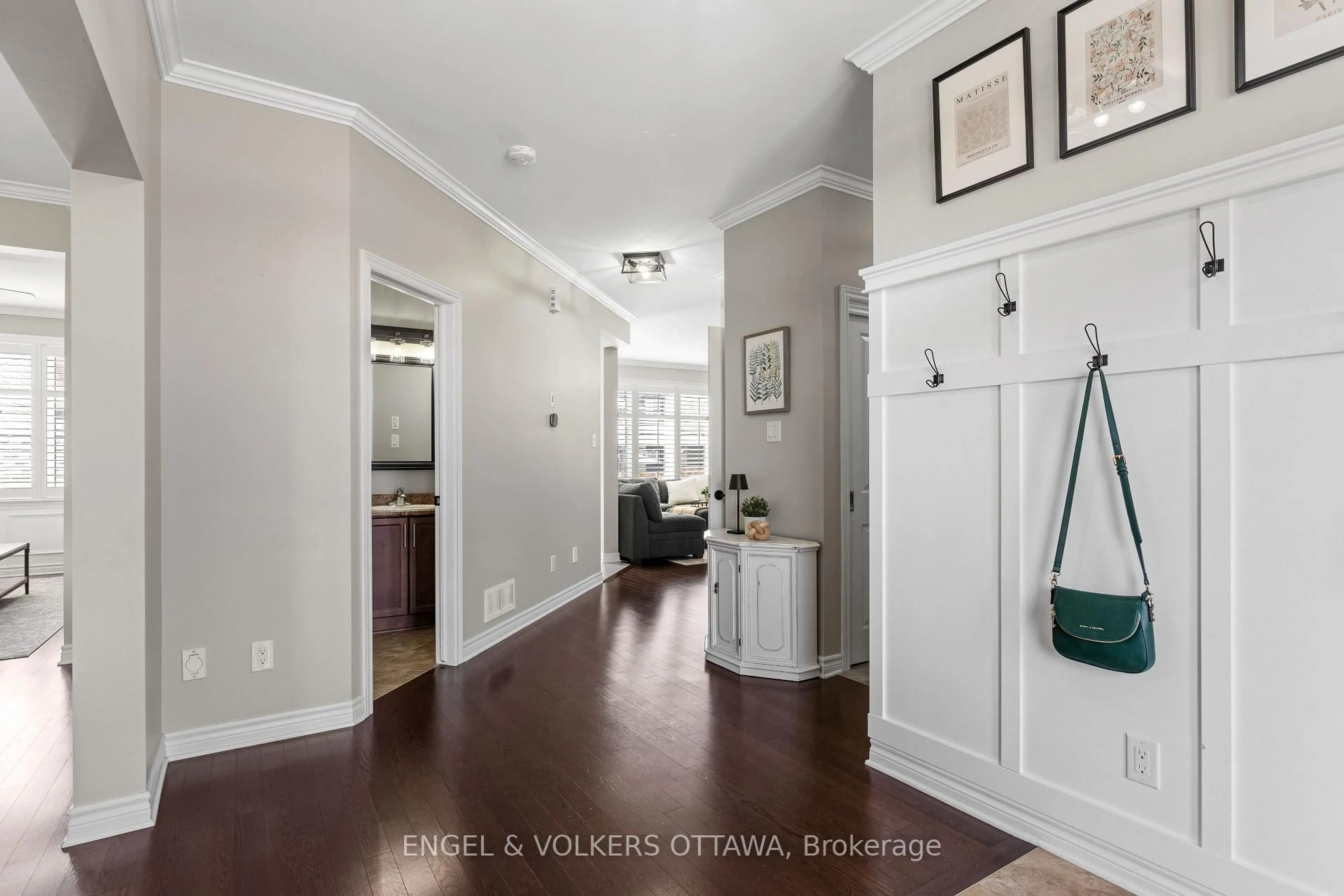 Indoor entryway for 56 Settlement Lane, Russell Ontario K4R 0A4