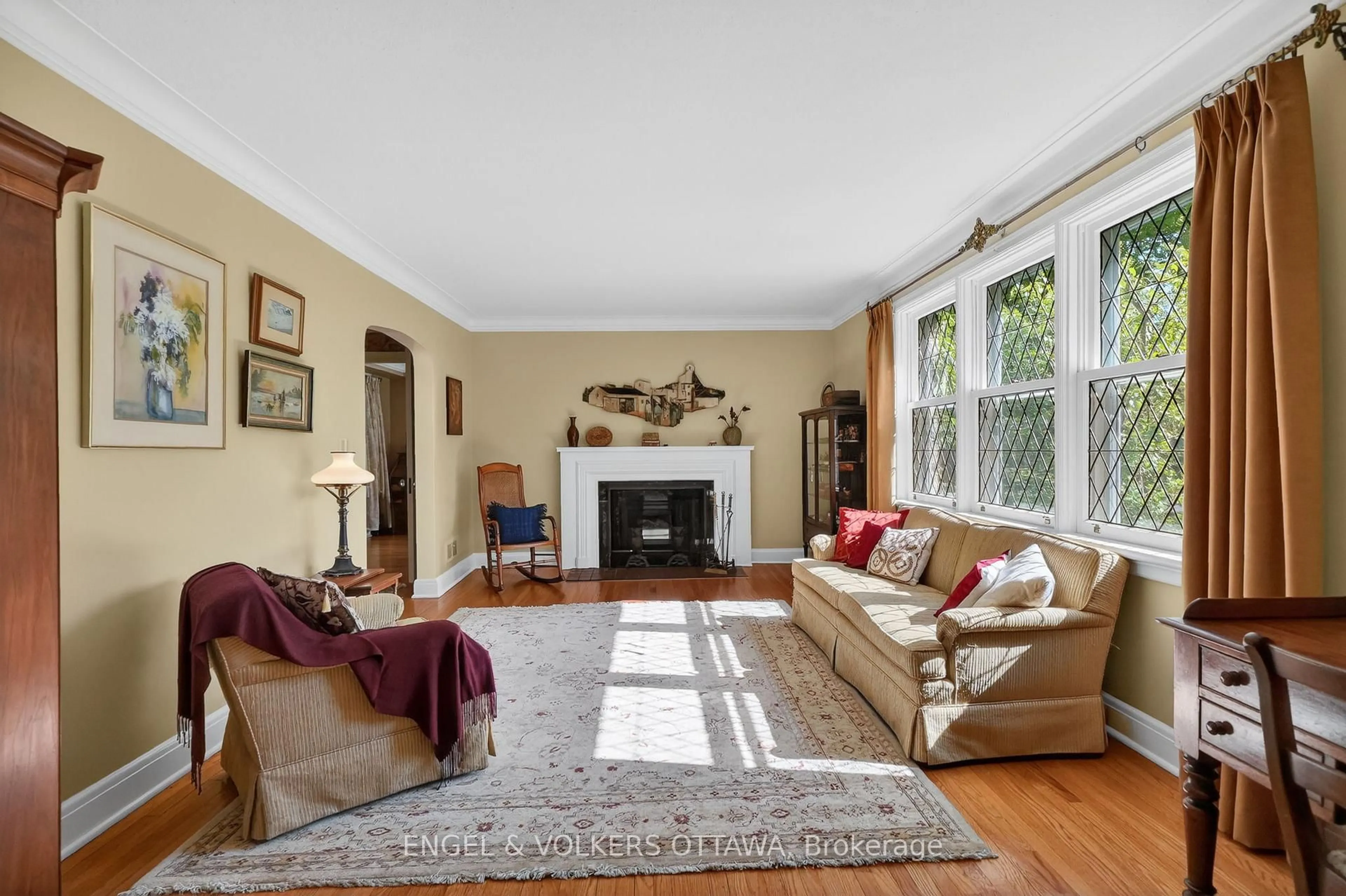 Living room with furniture, unknown for 503 Piccadilly Ave, Ottawa Ontario K1Y 0H7