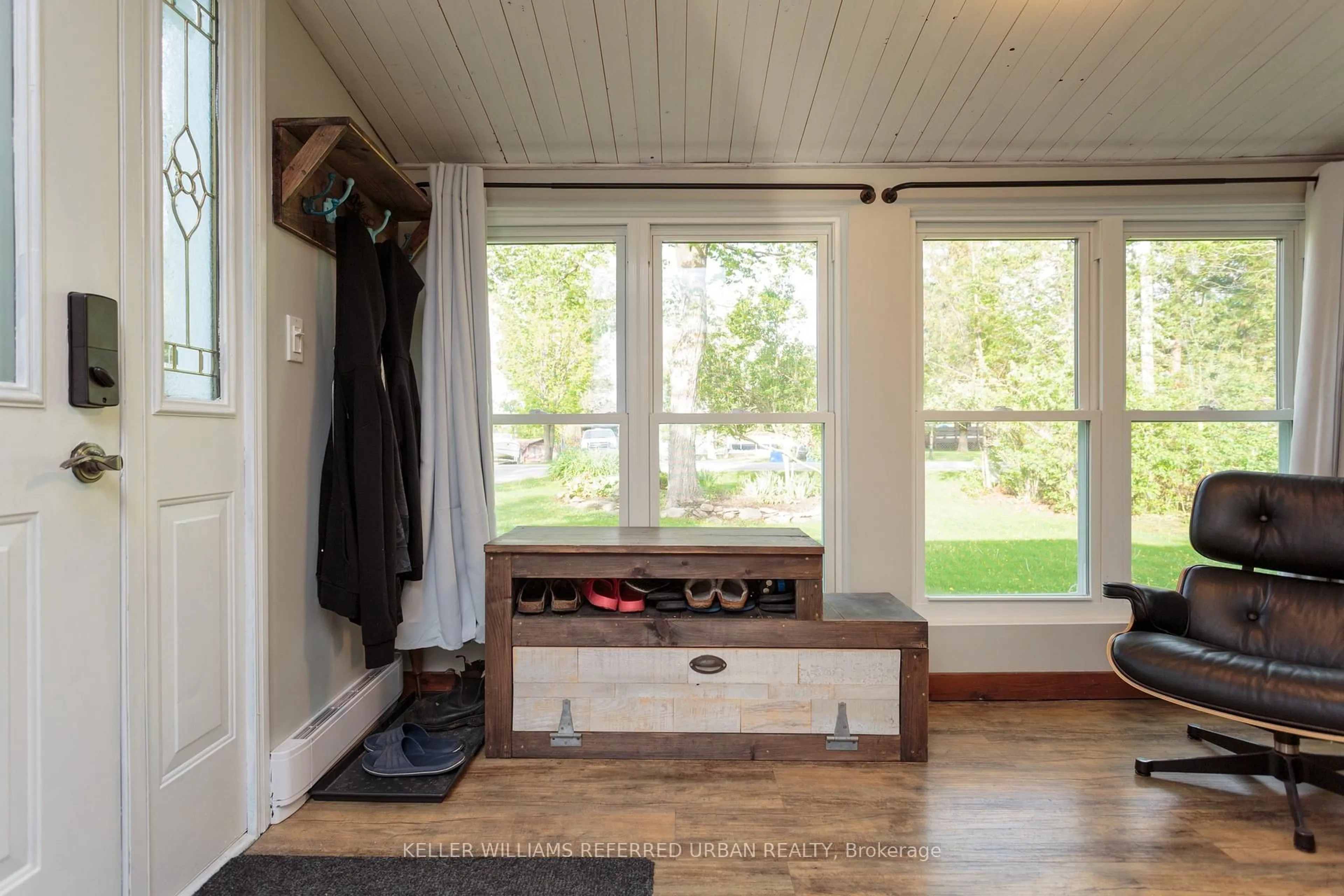 Indoor entryway for 39 Butternut Dr, Kawartha Lakes Ontario K9V 4R1