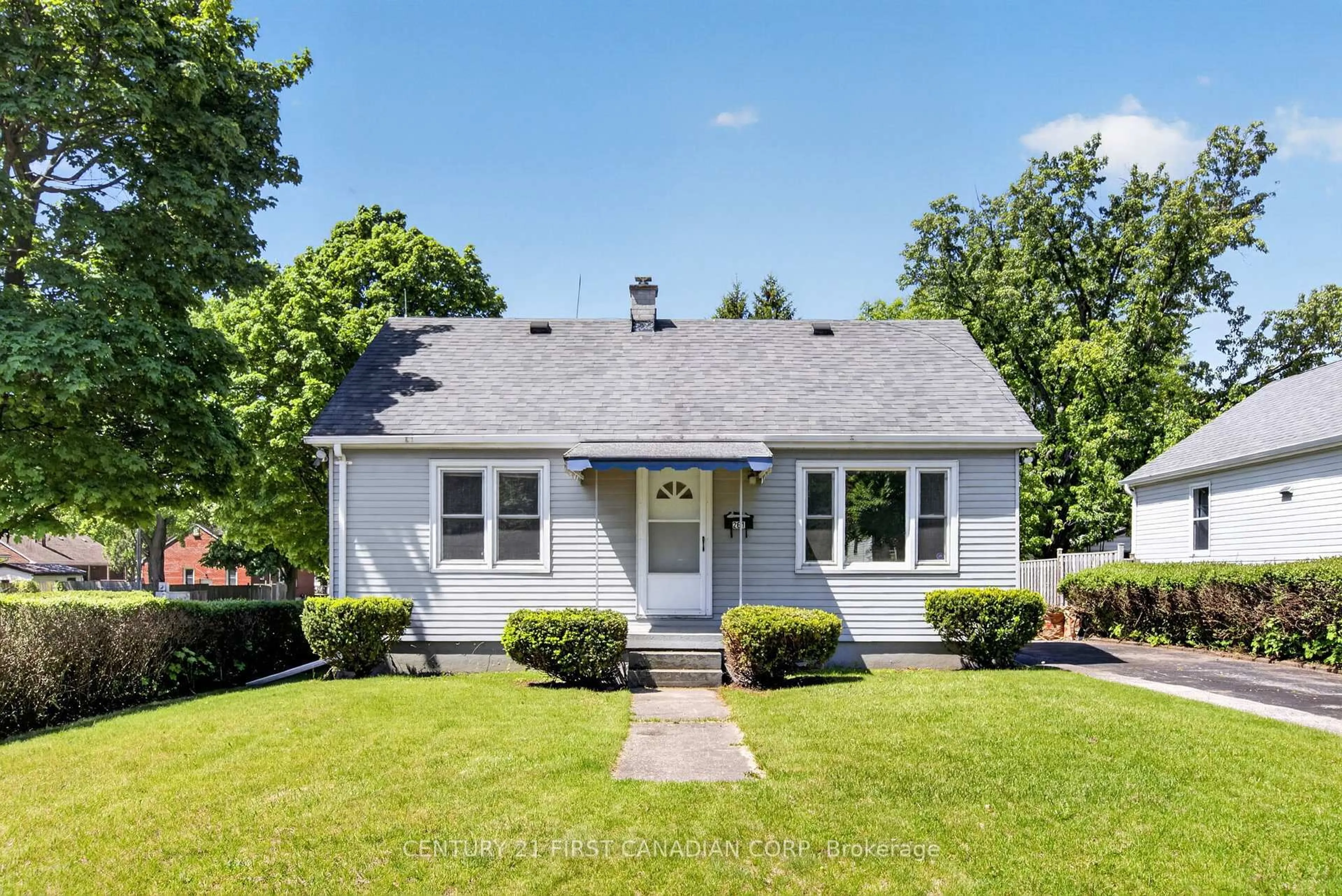 Home with vinyl exterior material, street for 261 Short Ave, London East Ontario N5W 1W3