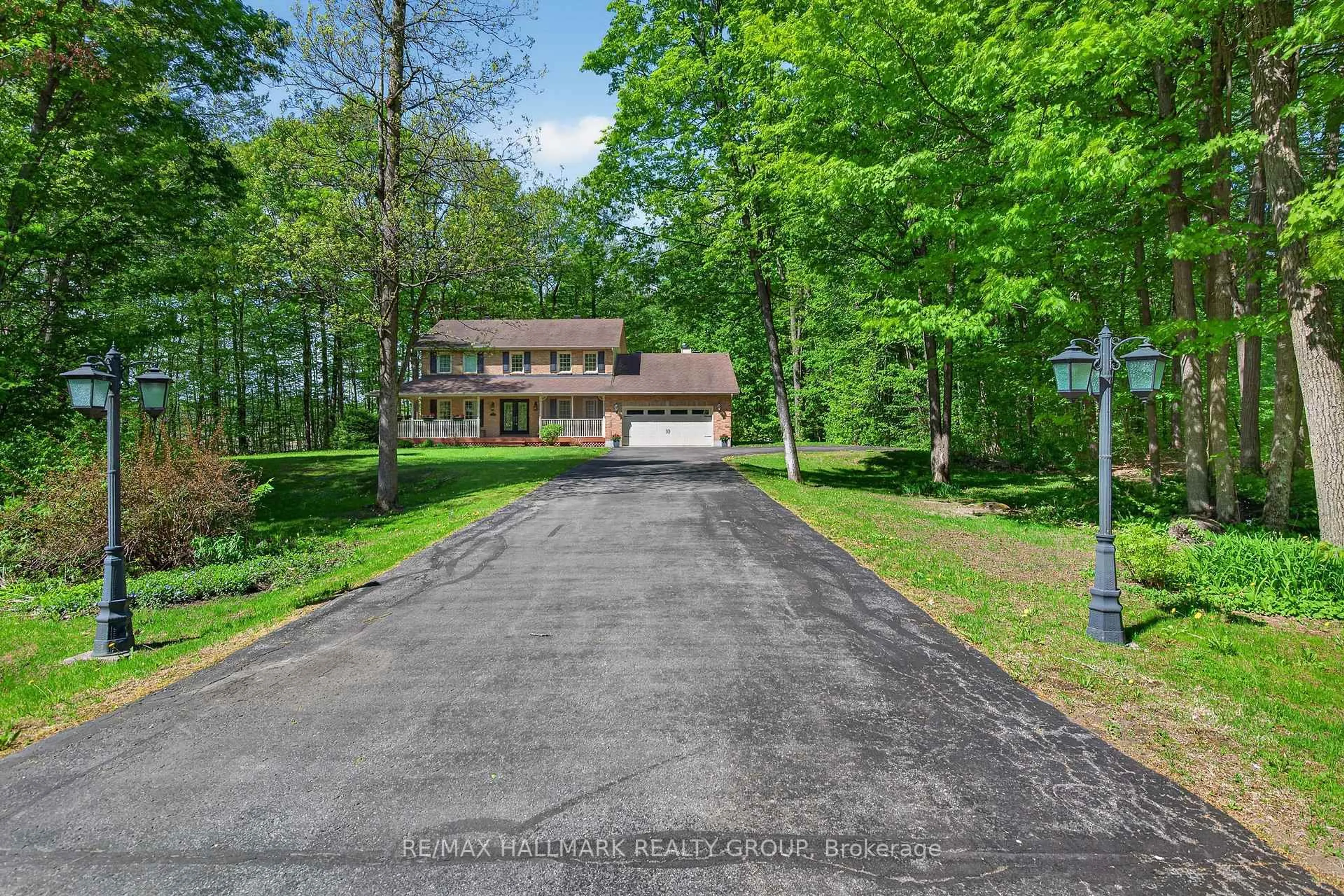 A pic from outside/outdoor area/front of a property/back of a property/a pic from drone, street for 1372 Jules Leger Dr, Ottawa Ontario K4C 1E2