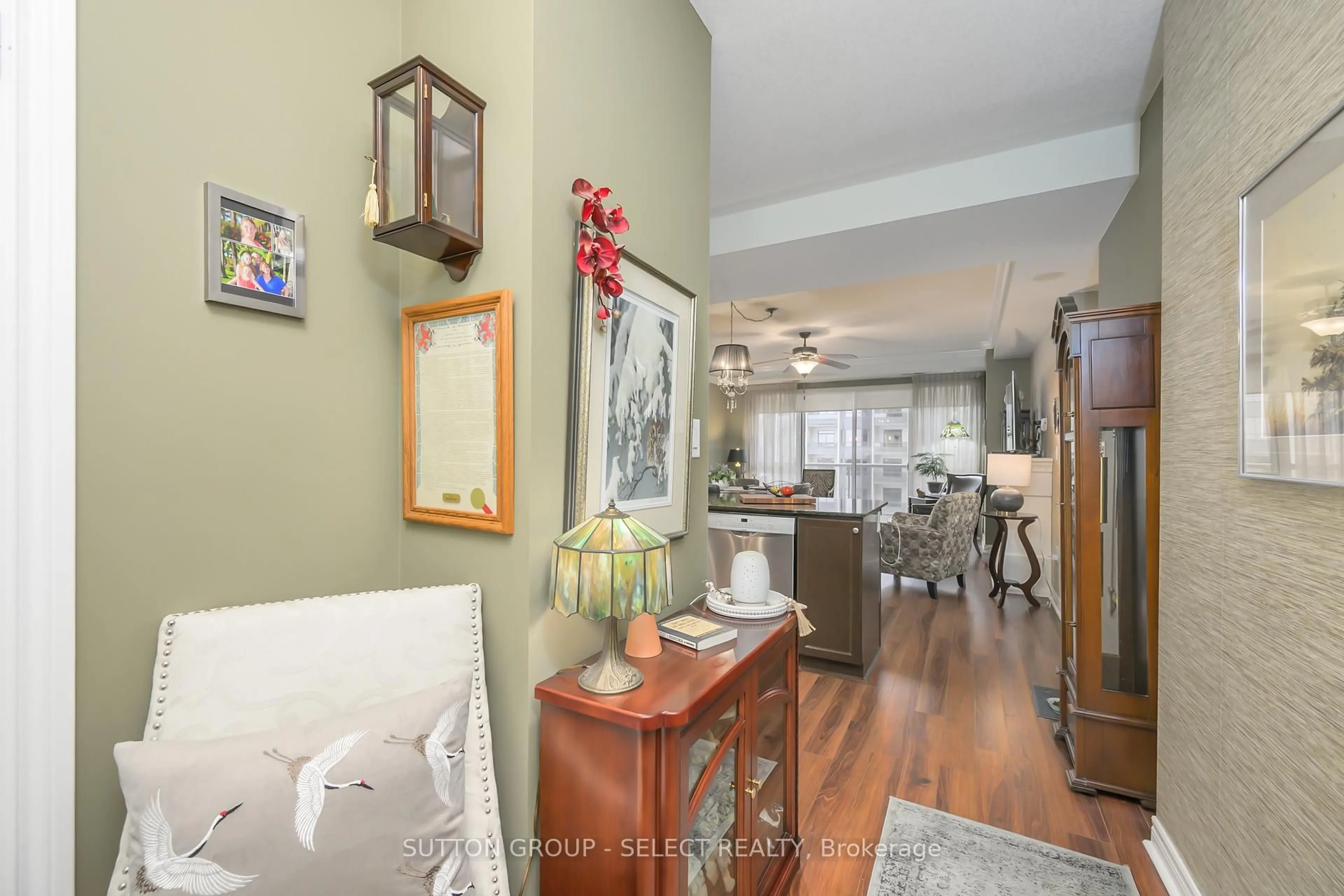 Unknown for 1030 Coronation Dr #812, London North Ontario N6G 0G5