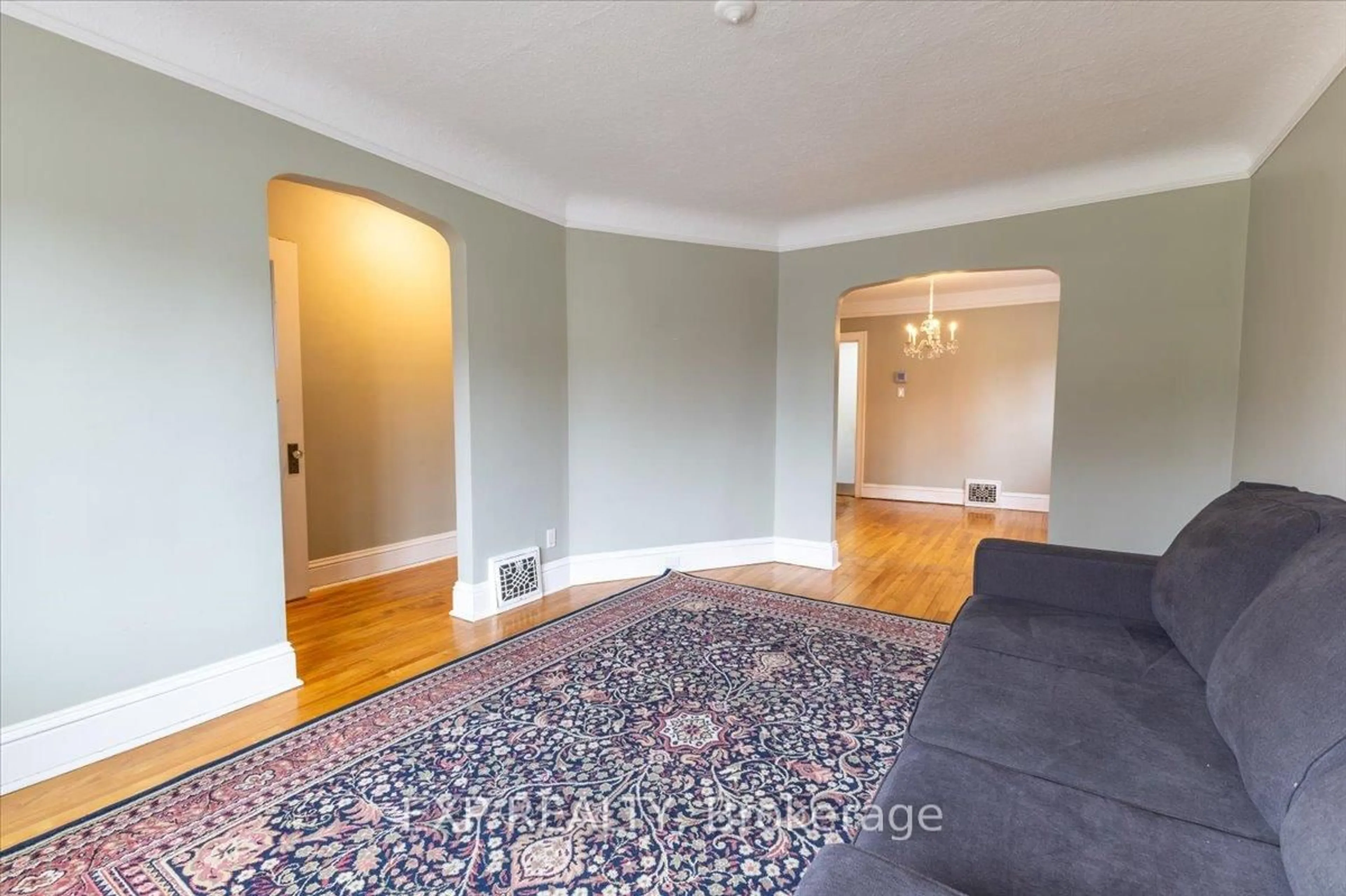 Unknown for 46 Kinnear St, Ottawa Ontario K1Y 3R6