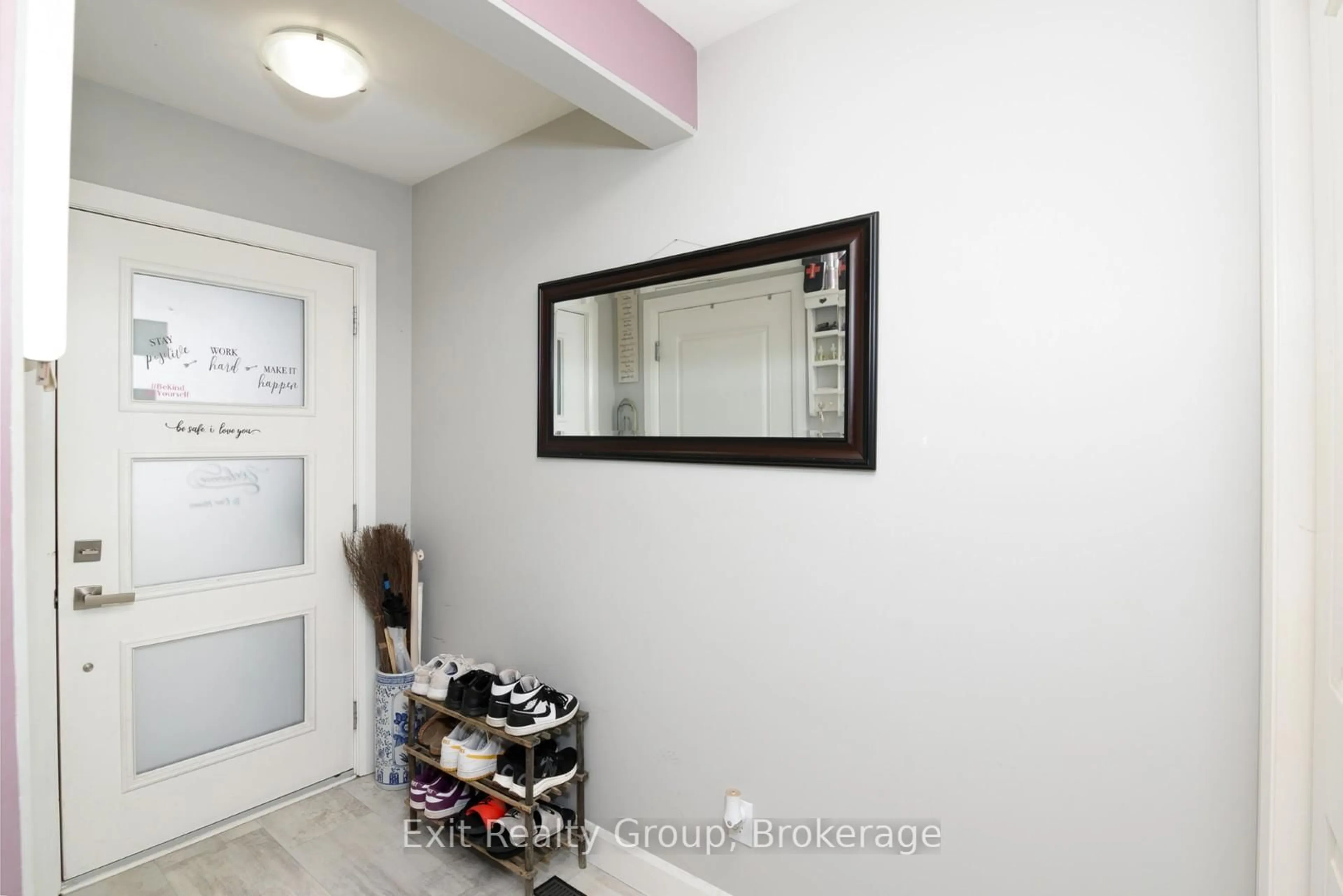 Indoor entryway for 7 Dewal Pl, Belleville Ontario K8P 0H3