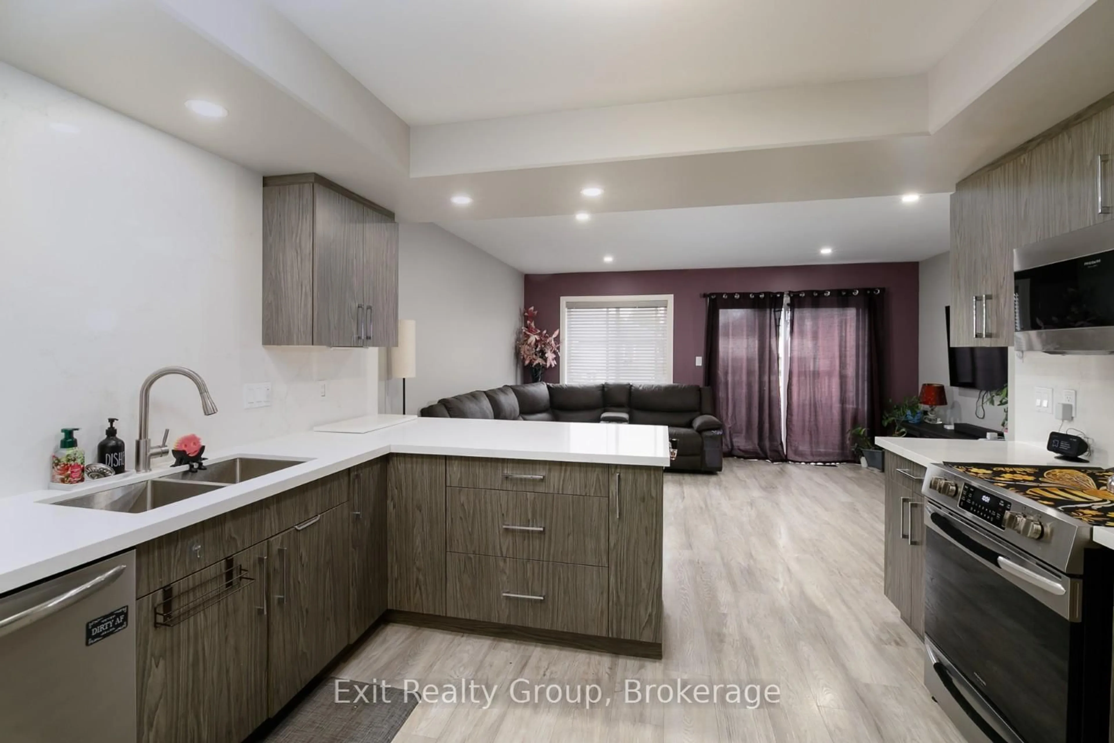 Open concept kitchen, unknown for 7 Dewal Pl, Belleville Ontario K8P 0H3