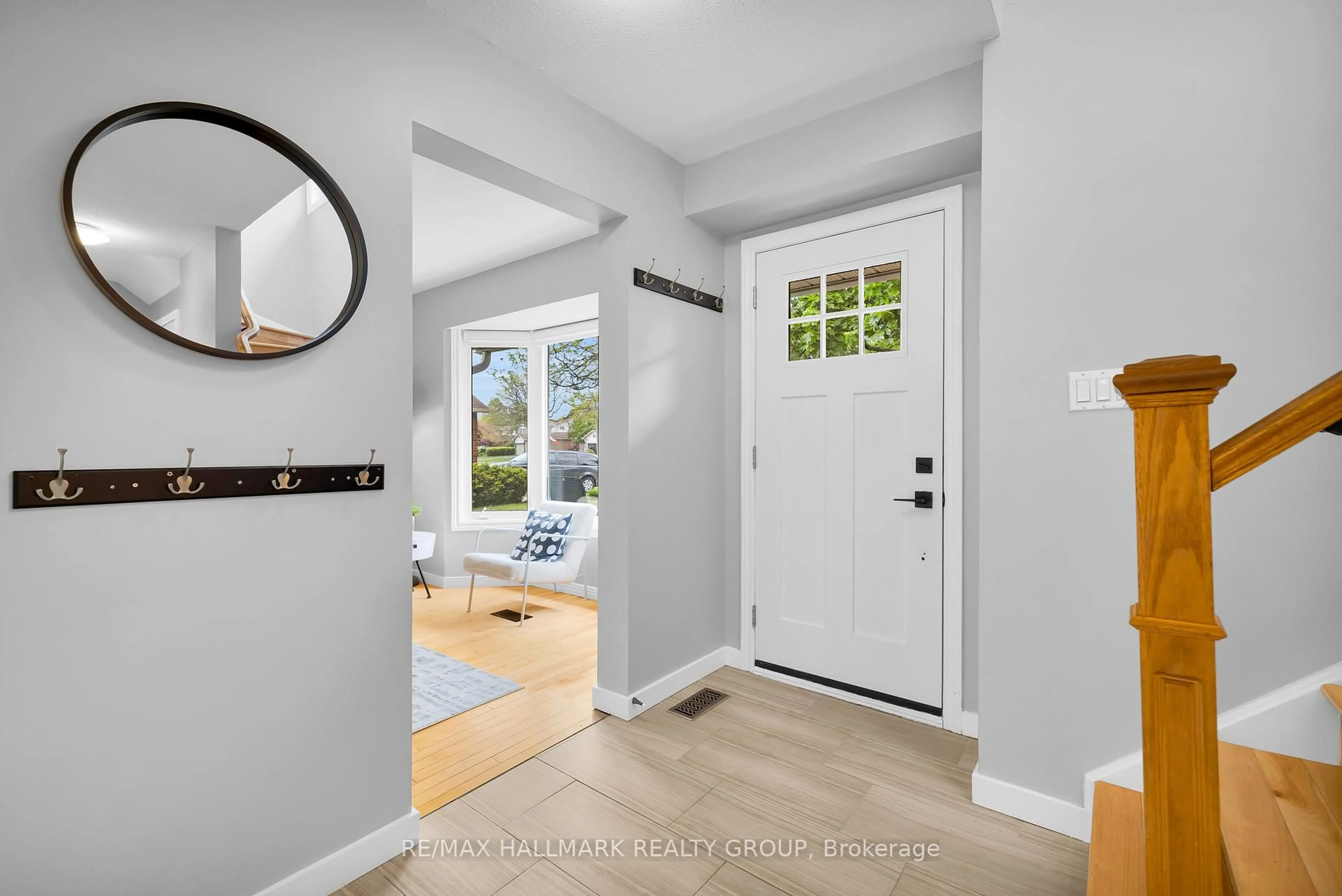 Indoor entryway for 1089 Chablis Park, Ottawa Ontario K1C 2T5