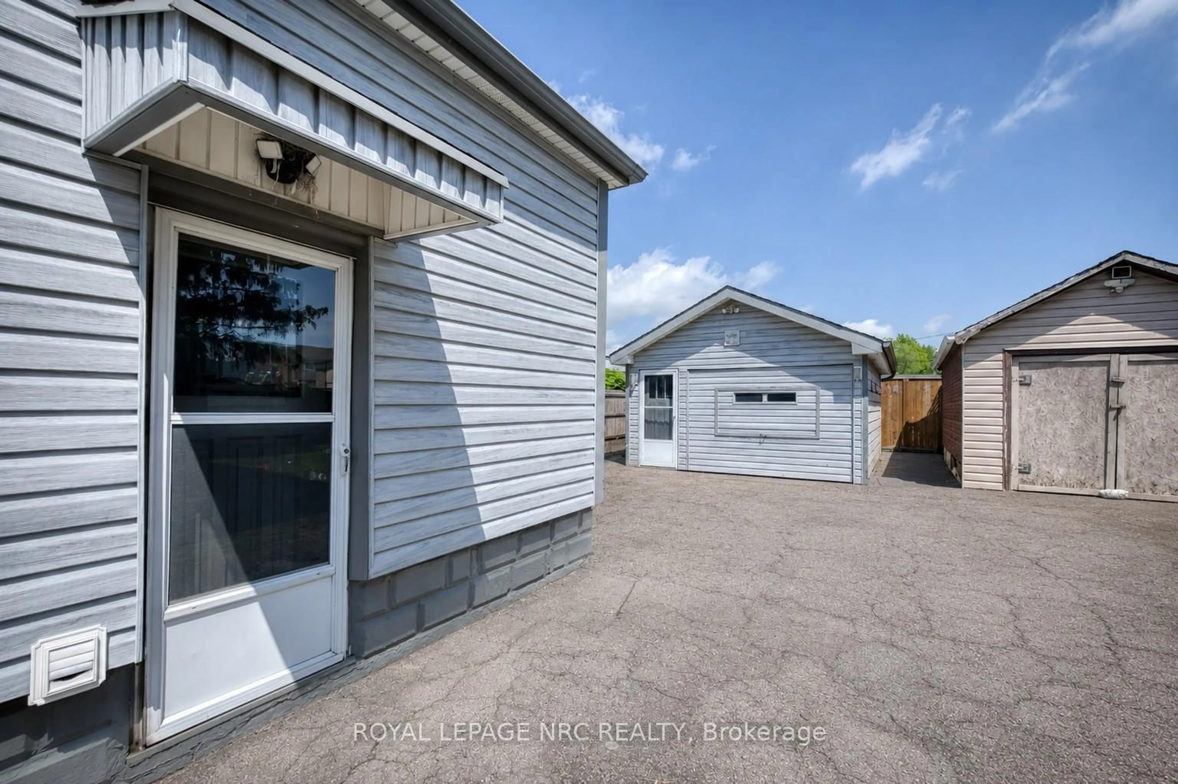 Unknown for 498 Scholfield Ave, Welland Ontario L3B 1N2