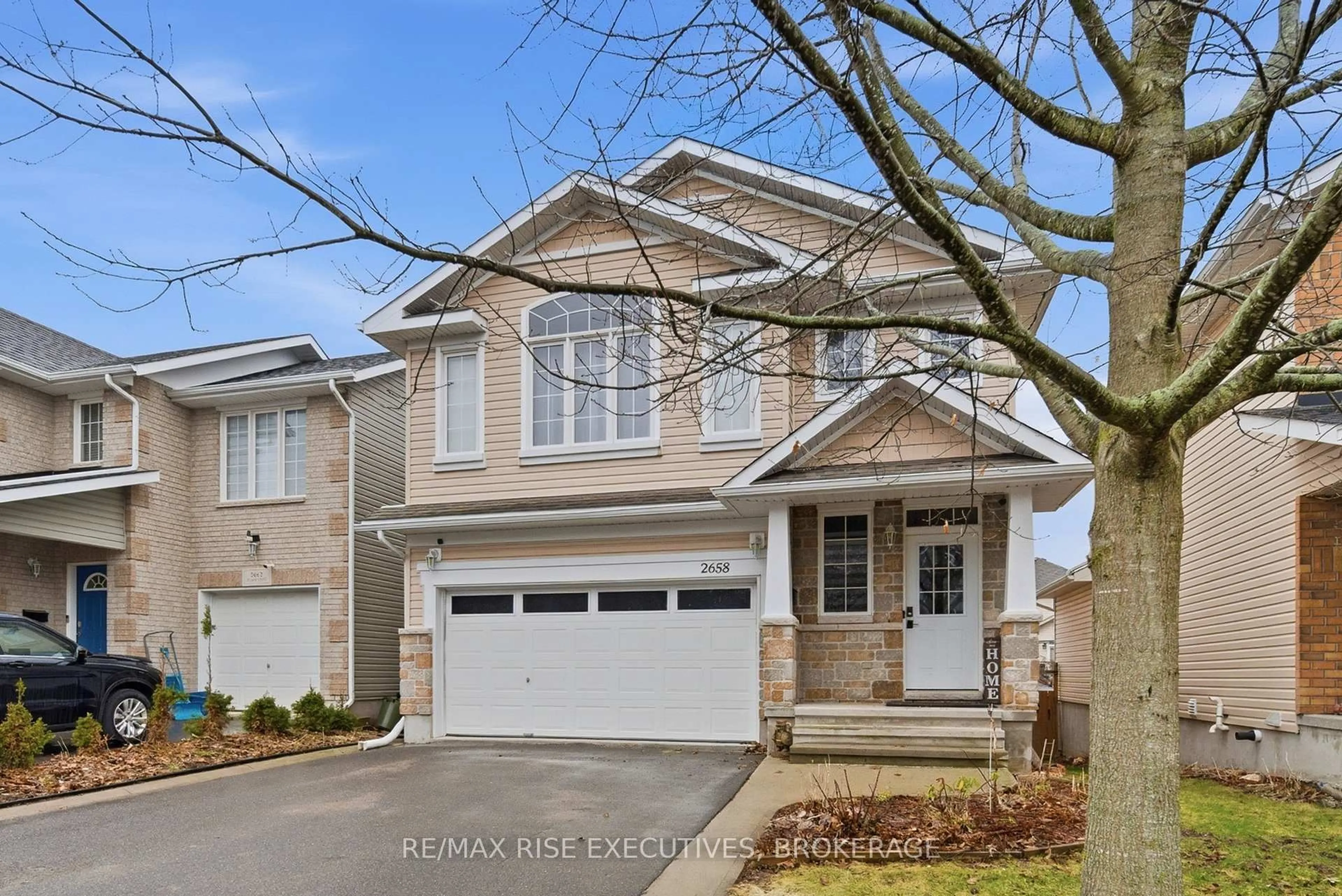 Home with vinyl exterior material, street for 2658 Delmar St, Kingston Ontario K7P 0J1