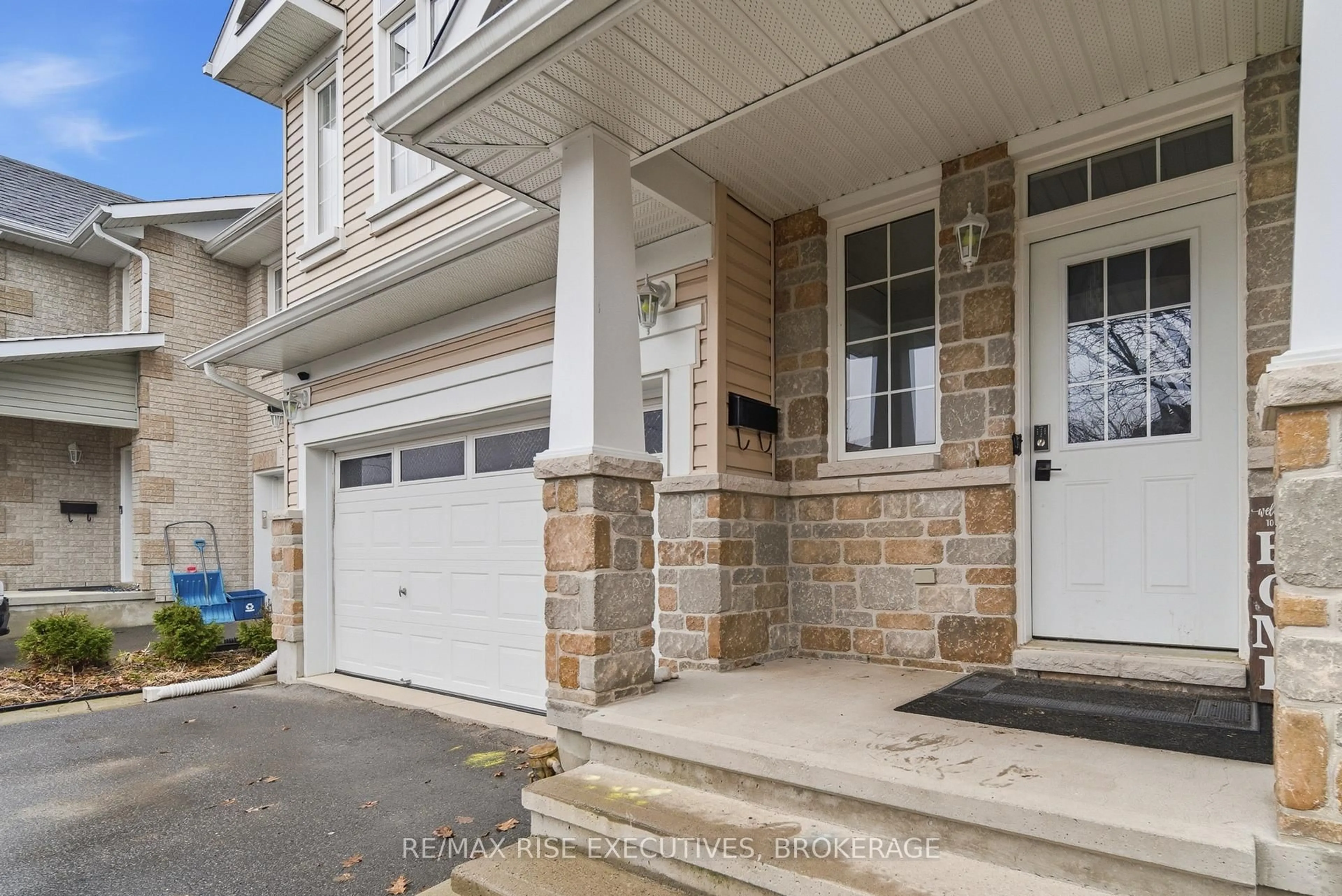 Indoor entryway for 2658 Delmar St, Kingston Ontario K7P 0J1