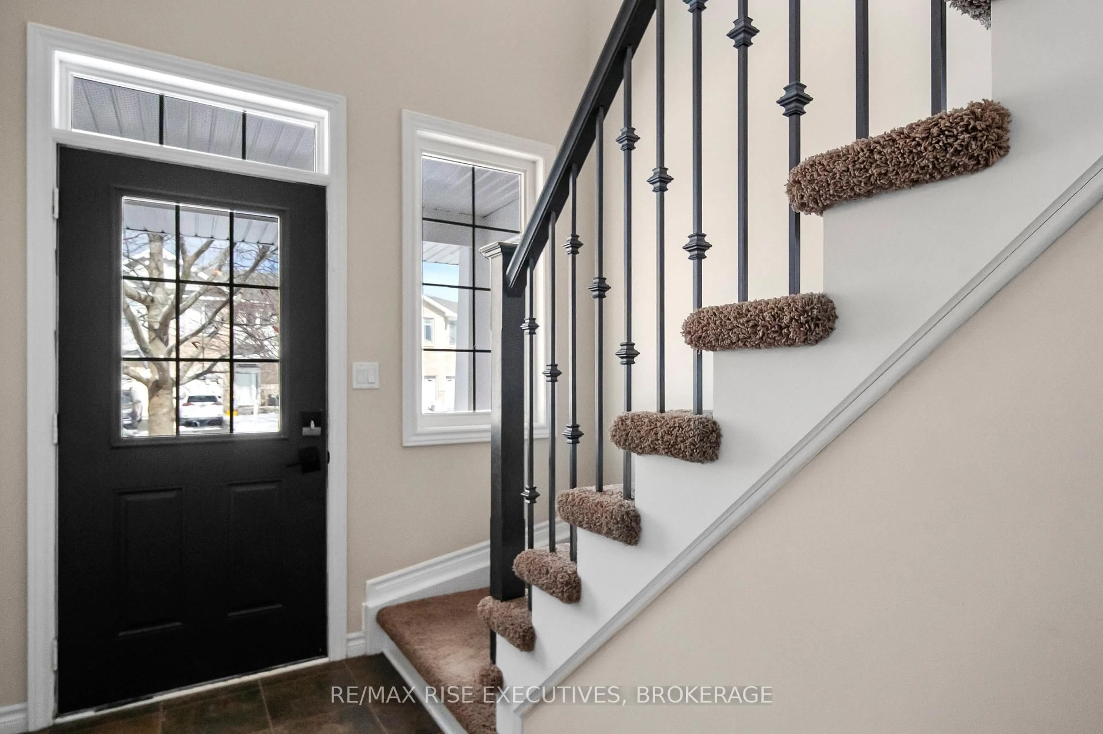 Indoor entryway for 2658 Delmar St, Kingston Ontario K7P 0J1