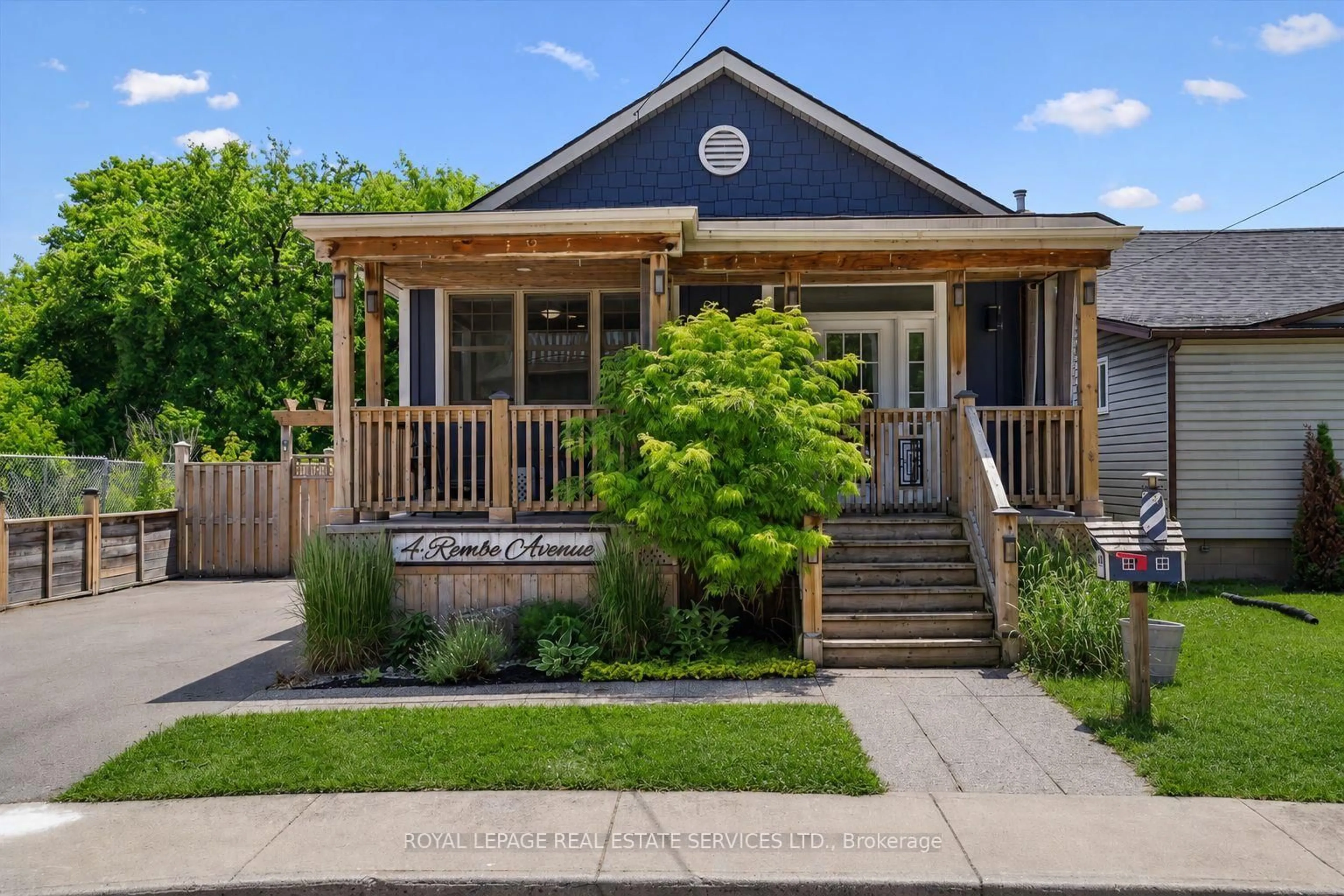 Unknown for 4 Rembe Ave, Hamilton Ontario L8H 7G6