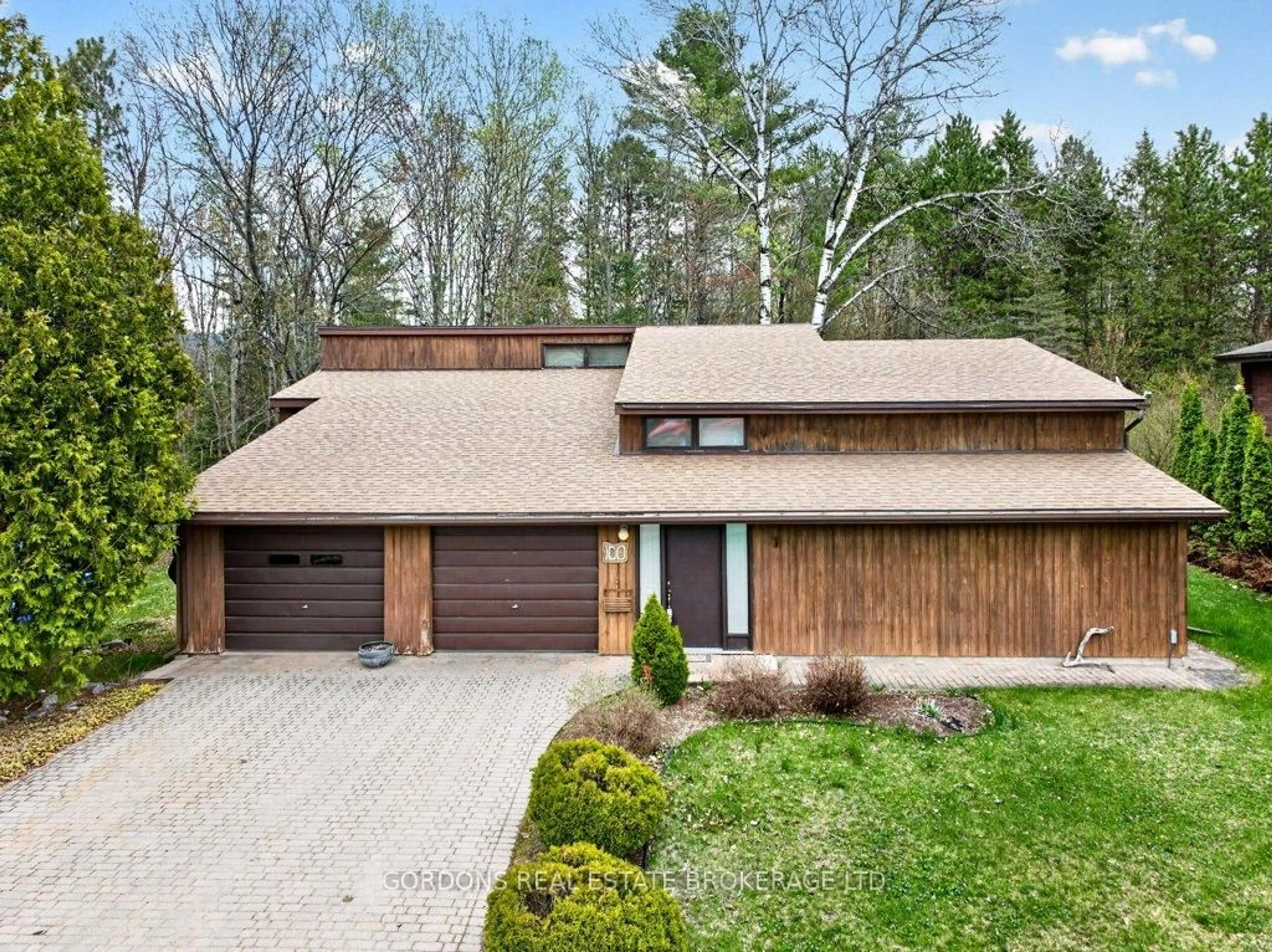 Home with brick exterior material, street for 100 Frontenac Cres, Deep River Ontario K0J 1P0