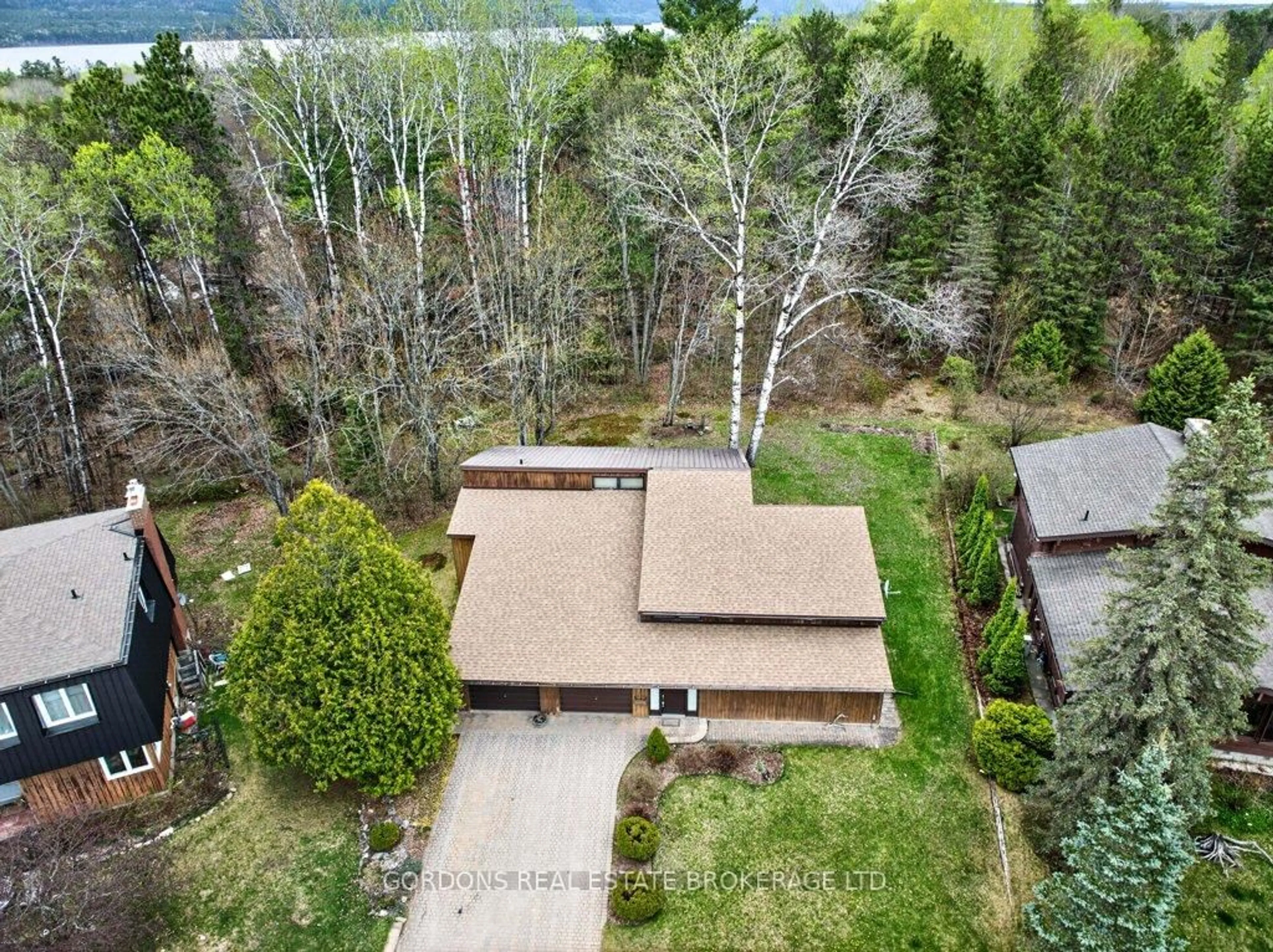 A pic from outside/outdoor area/front of a property/back of a property/a pic from drone, forest/trees view for 100 Frontenac Cres, Deep River Ontario K0J 1P0