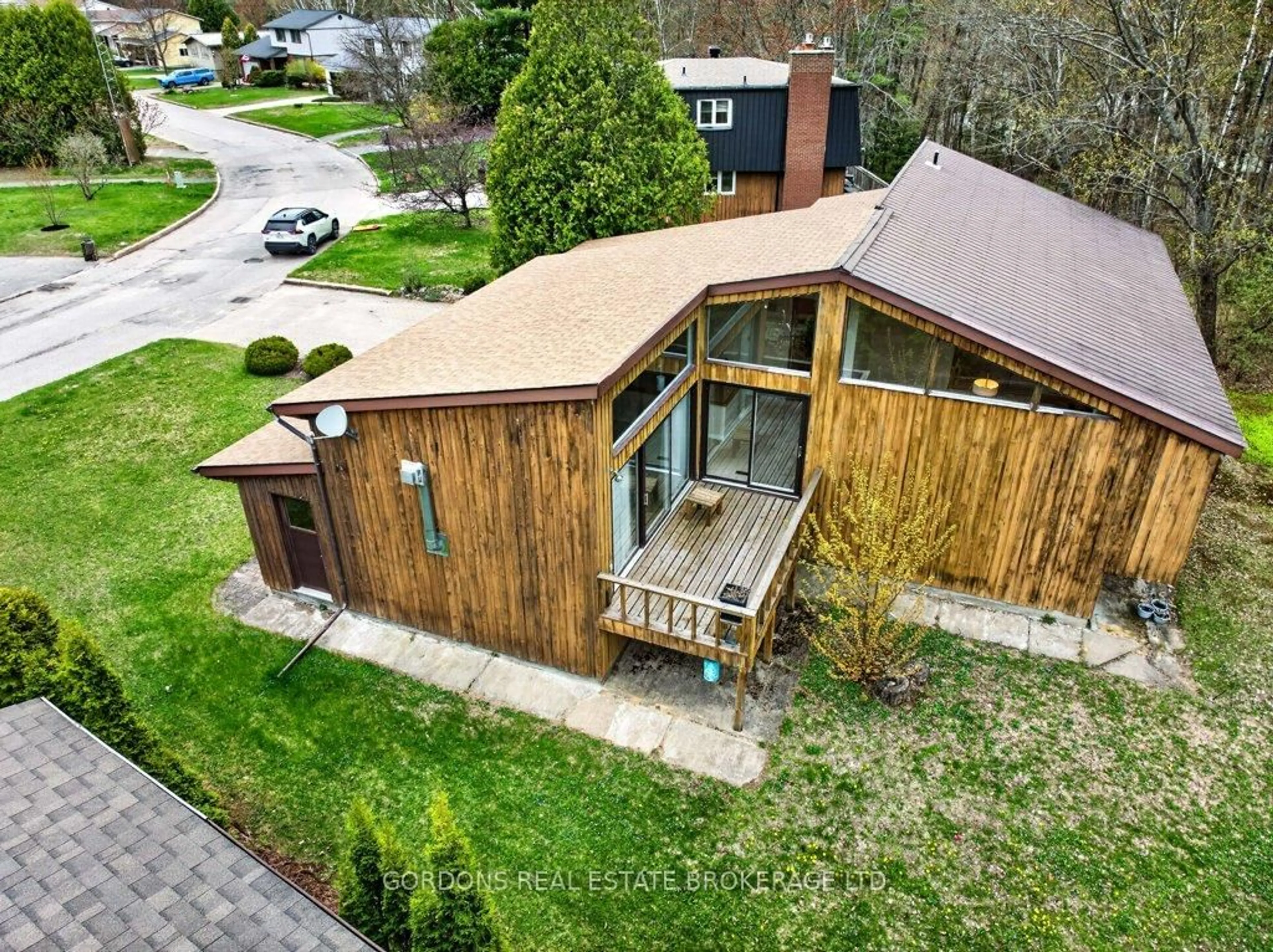 A pic from outside/outdoor area/front of a property/back of a property/a pic from drone, unknown for 100 Frontenac Cres, Deep River Ontario K0J 1P0
