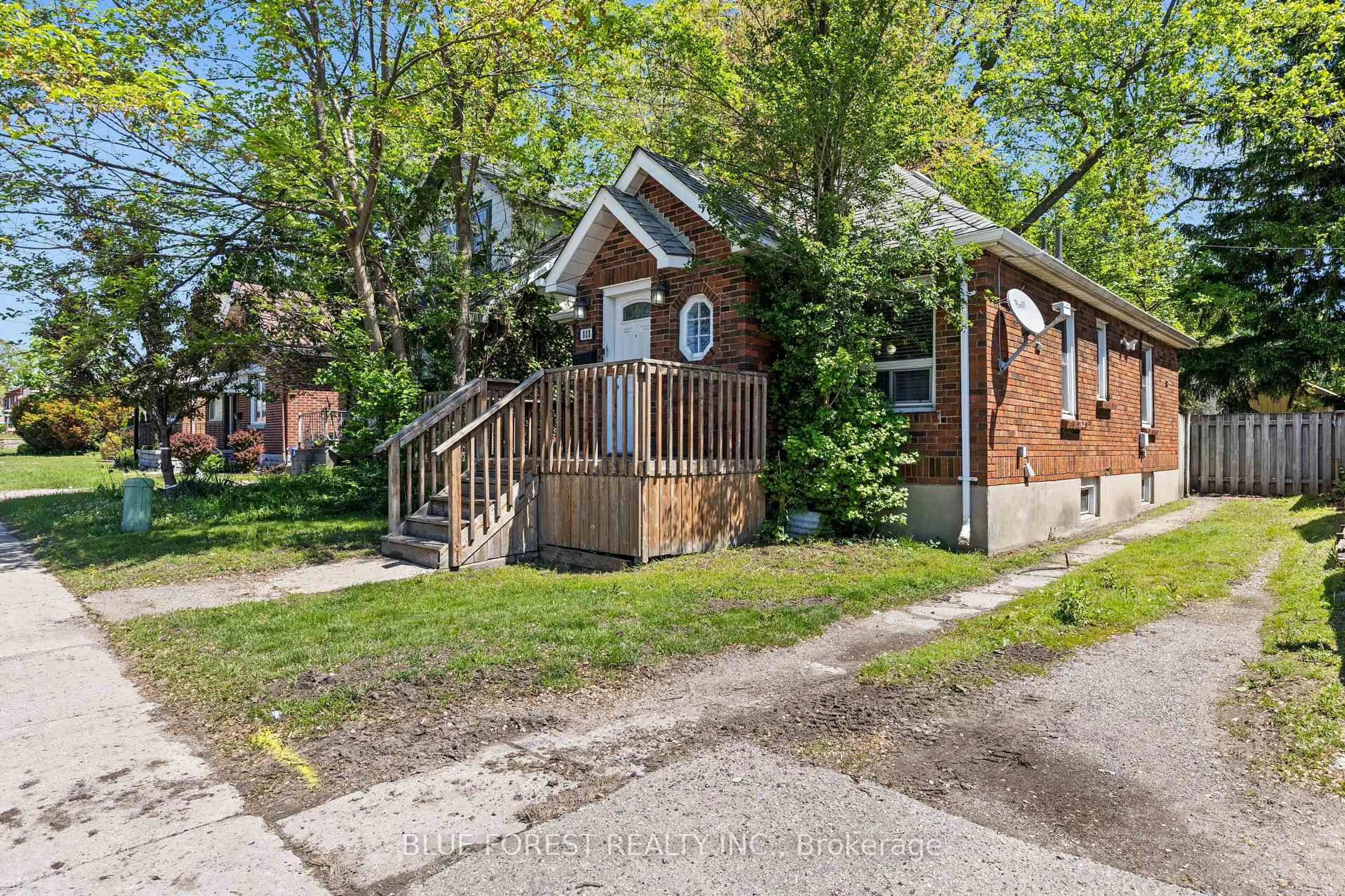Unknown for 808 Adelaide St, London East Ontario N5Y 2L9