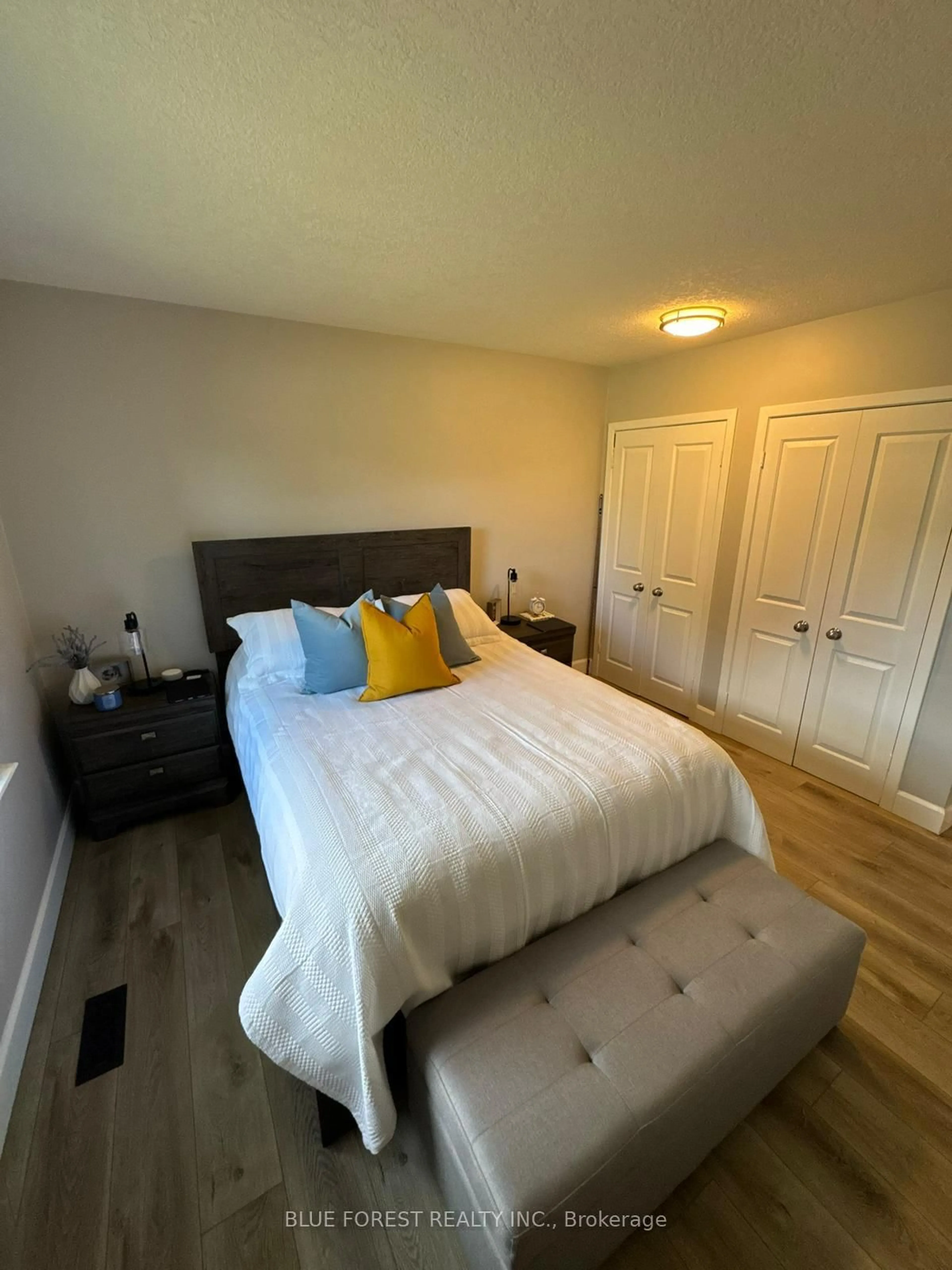 A pic of a room for 15 Southland Dr, London South Ontario N6P 1C2