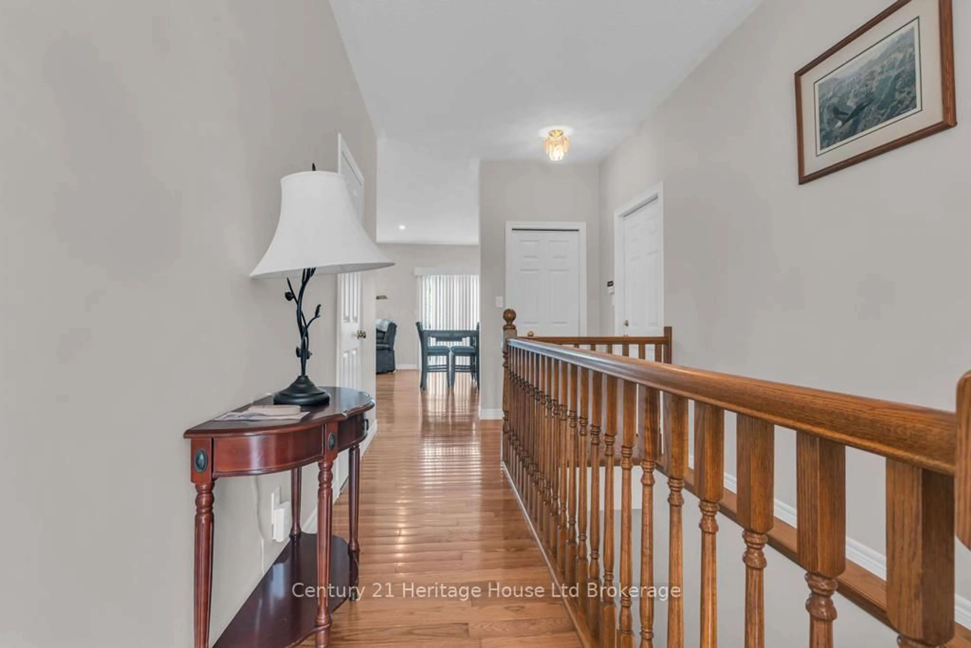 Indoor foyer for 137 Ferguson Dr, Woodstock Ontario N4V 1H4