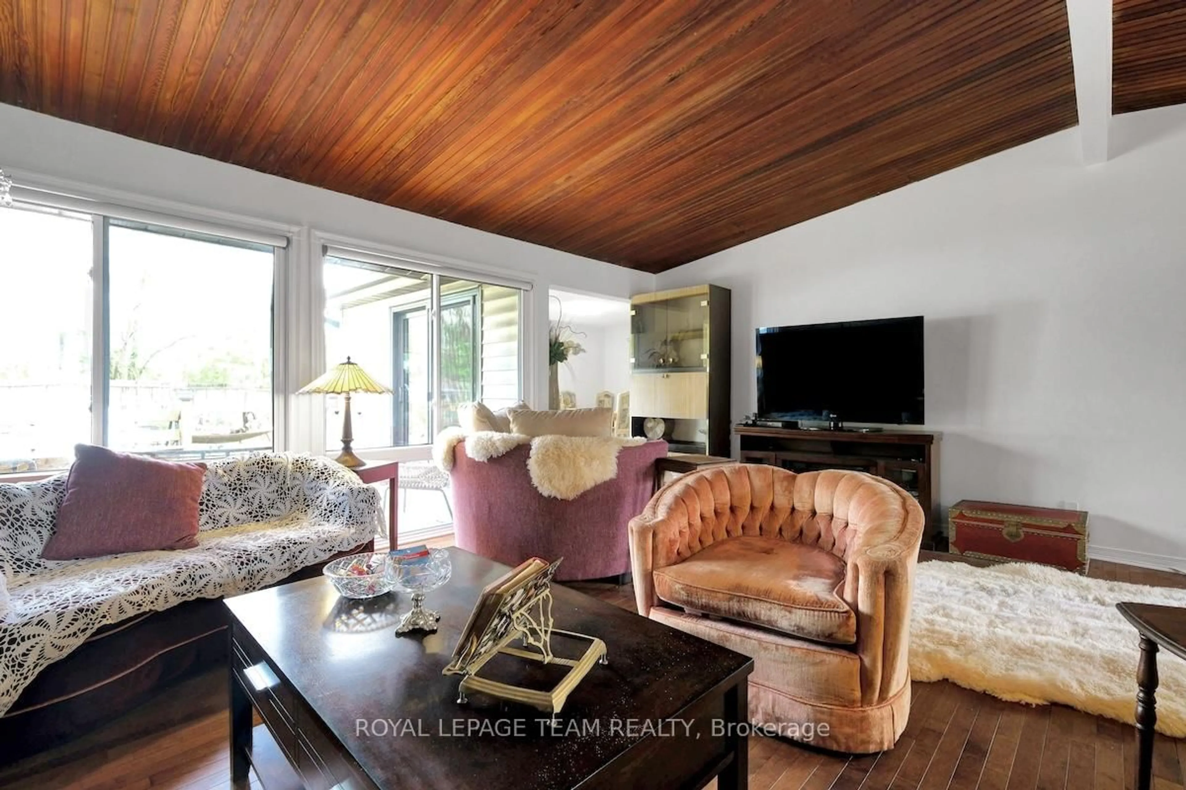 Living room with furniture, wood/laminate floor for 7089 Marco St, Ottawa Ontario K4P 1C2