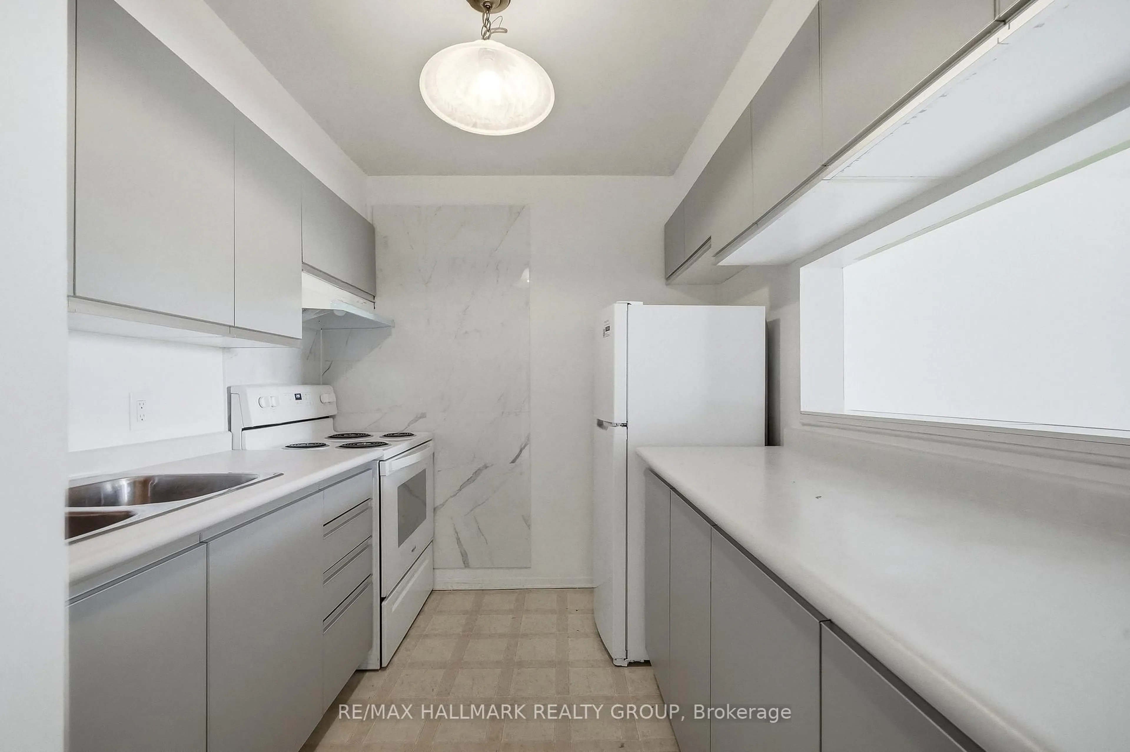 Standard kitchen, unknown for 270 Brittany Dr, Ottawa Ontario K1K 4M3