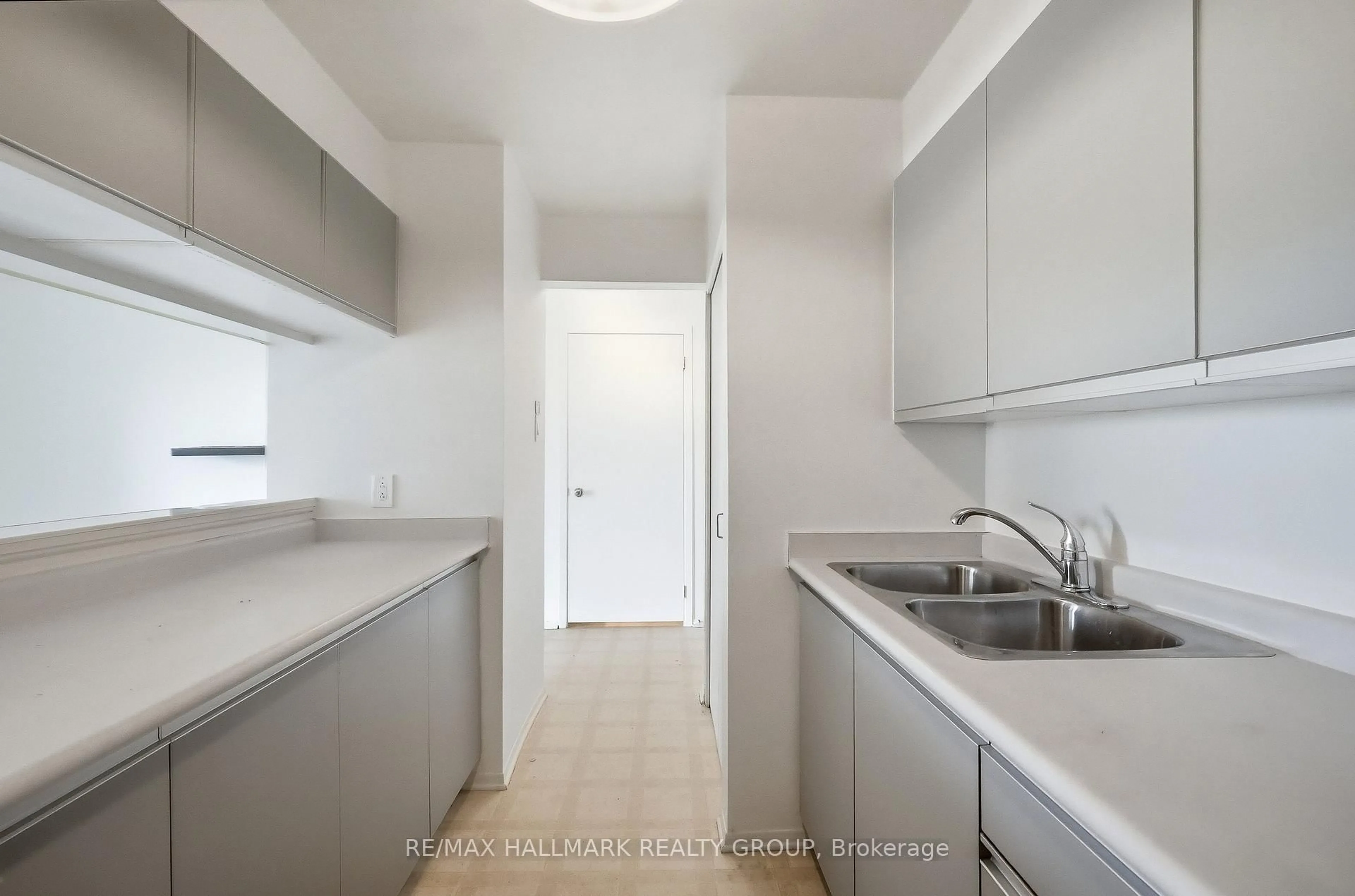 Standard kitchen, unknown for 270 Brittany Dr, Ottawa Ontario K1K 4M3