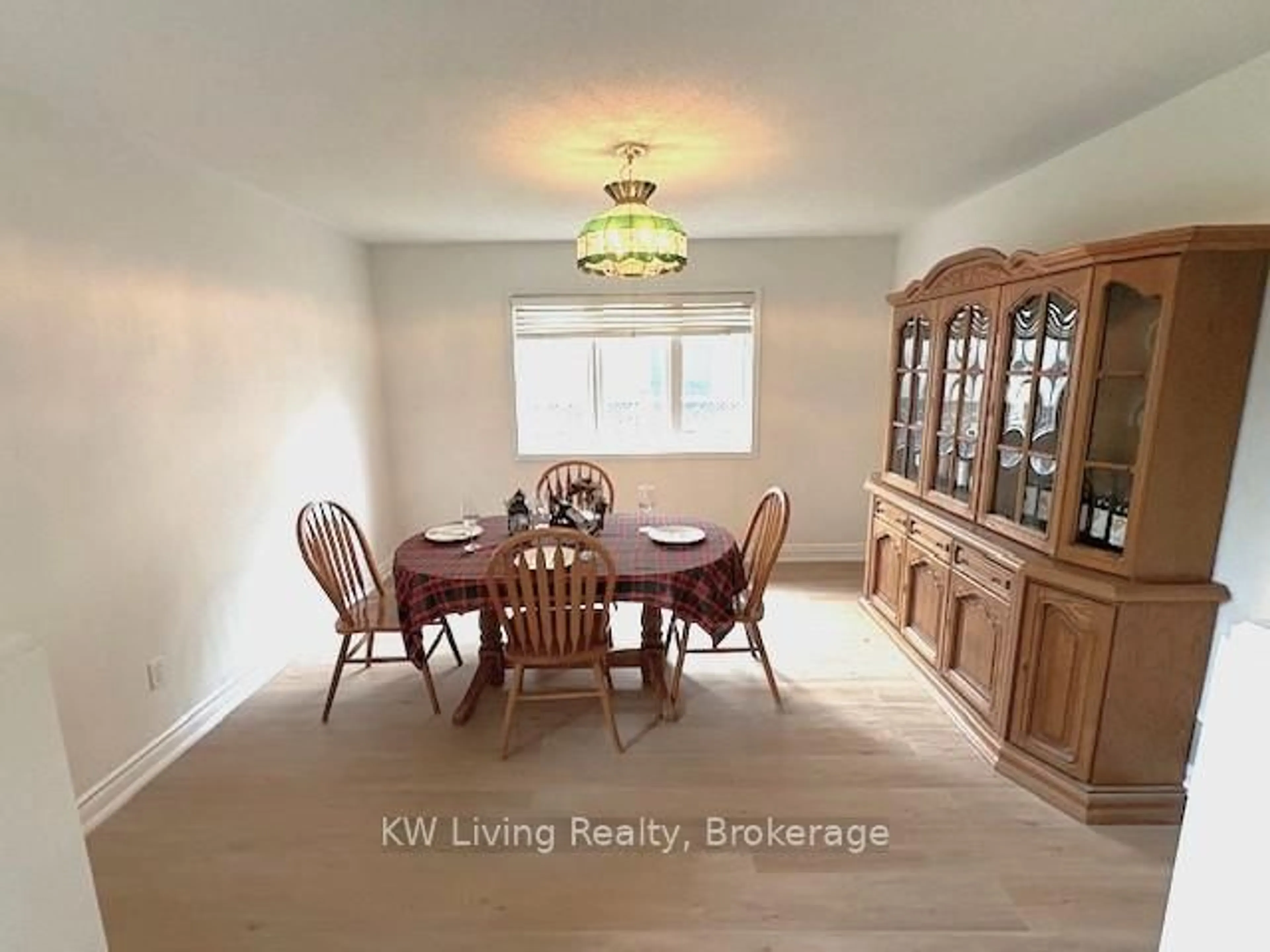 Dining room, wood/laminate floor for 112 Vansickle Rd, St. Catharines Ontario L2S 3Y6