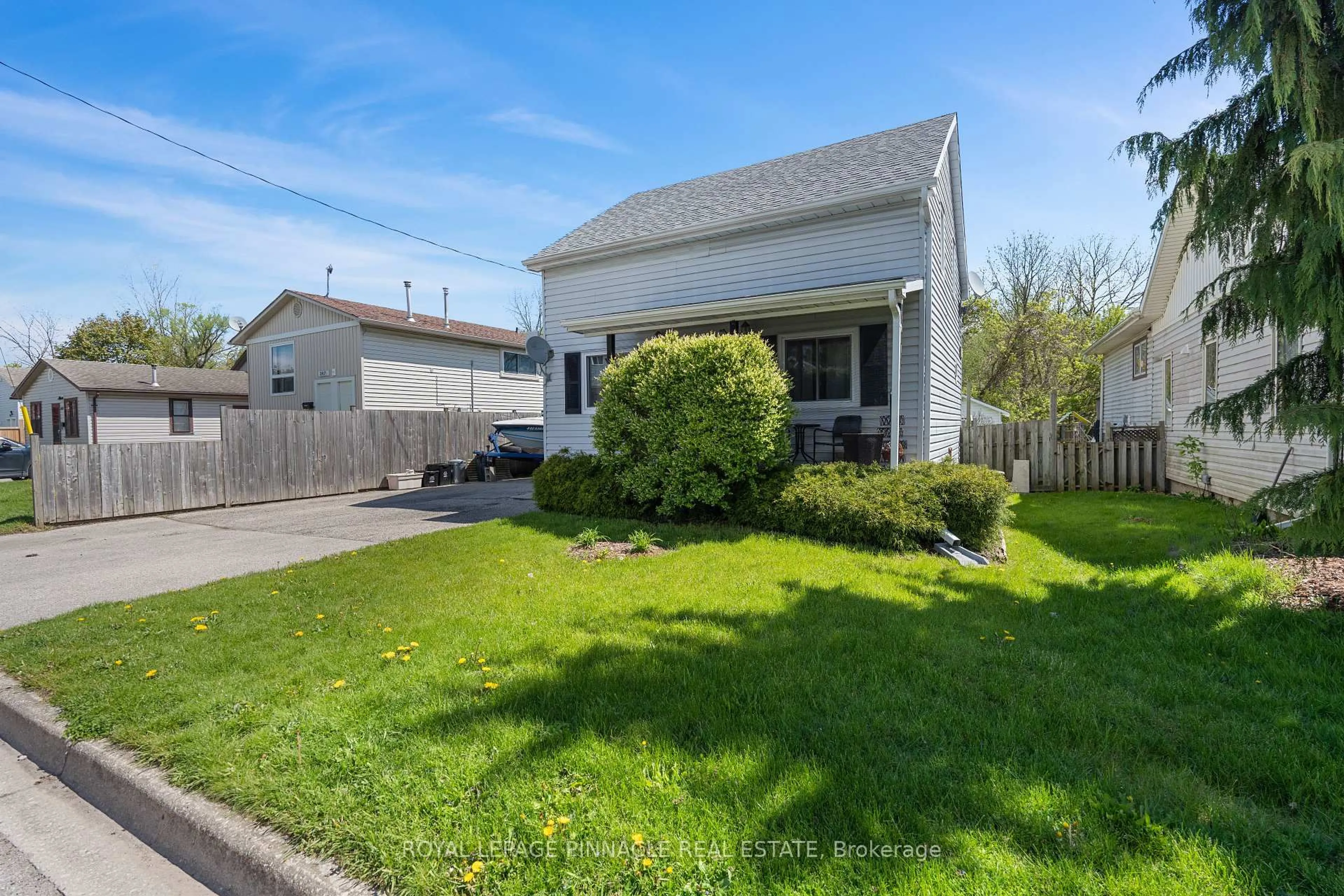 A pic from outside/outdoor area/front of a property/back of a property/a pic from drone, street for 249 Owen St, Norfolk Ontario N3Y 2V1