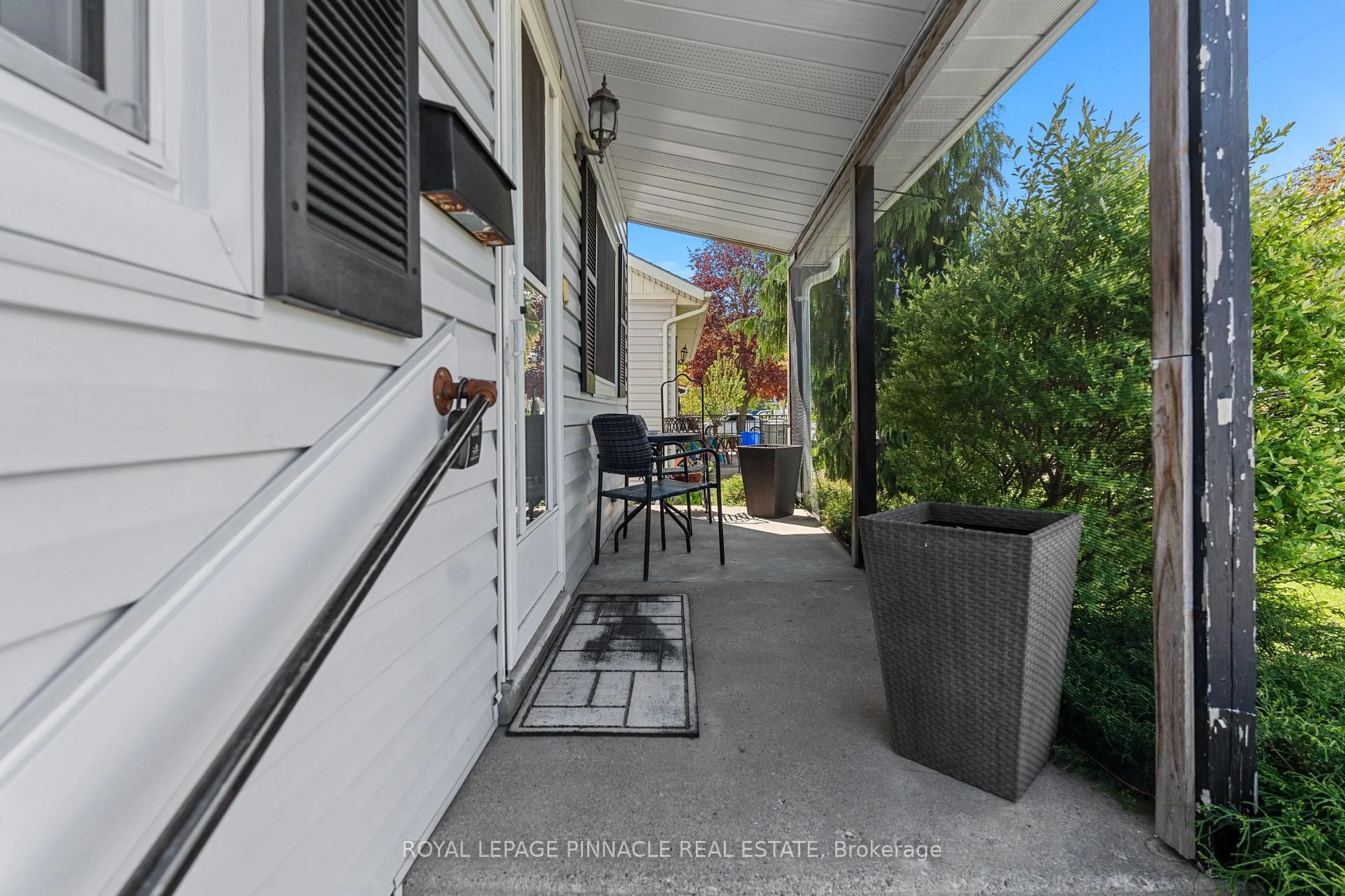 Patio, street for 249 Owen St, Norfolk Ontario N3Y 2V1