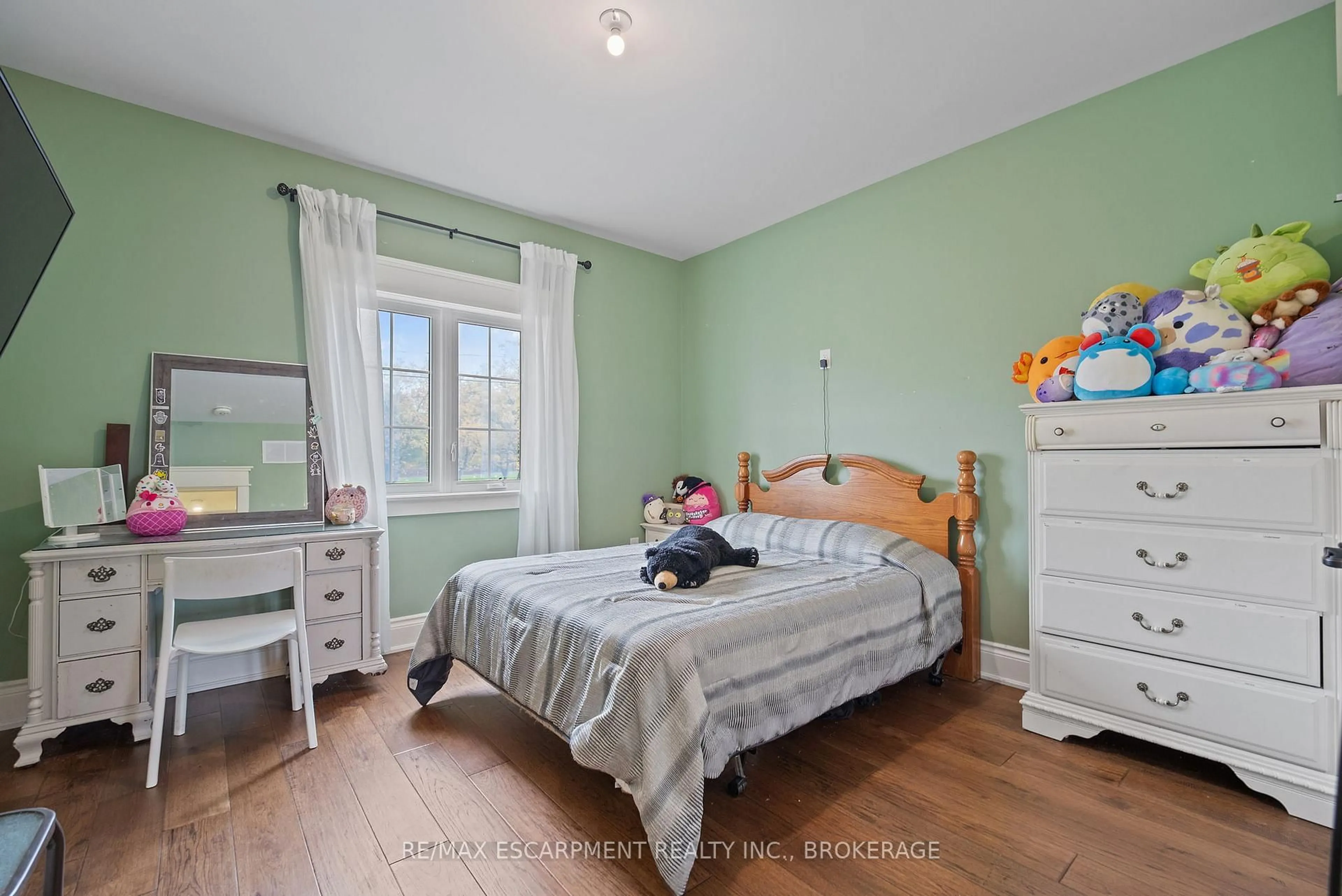 Bedroom with bed, wood/laminate floor for 3809 Netherby Rd, Fort Erie Ontario L0S 1S0
