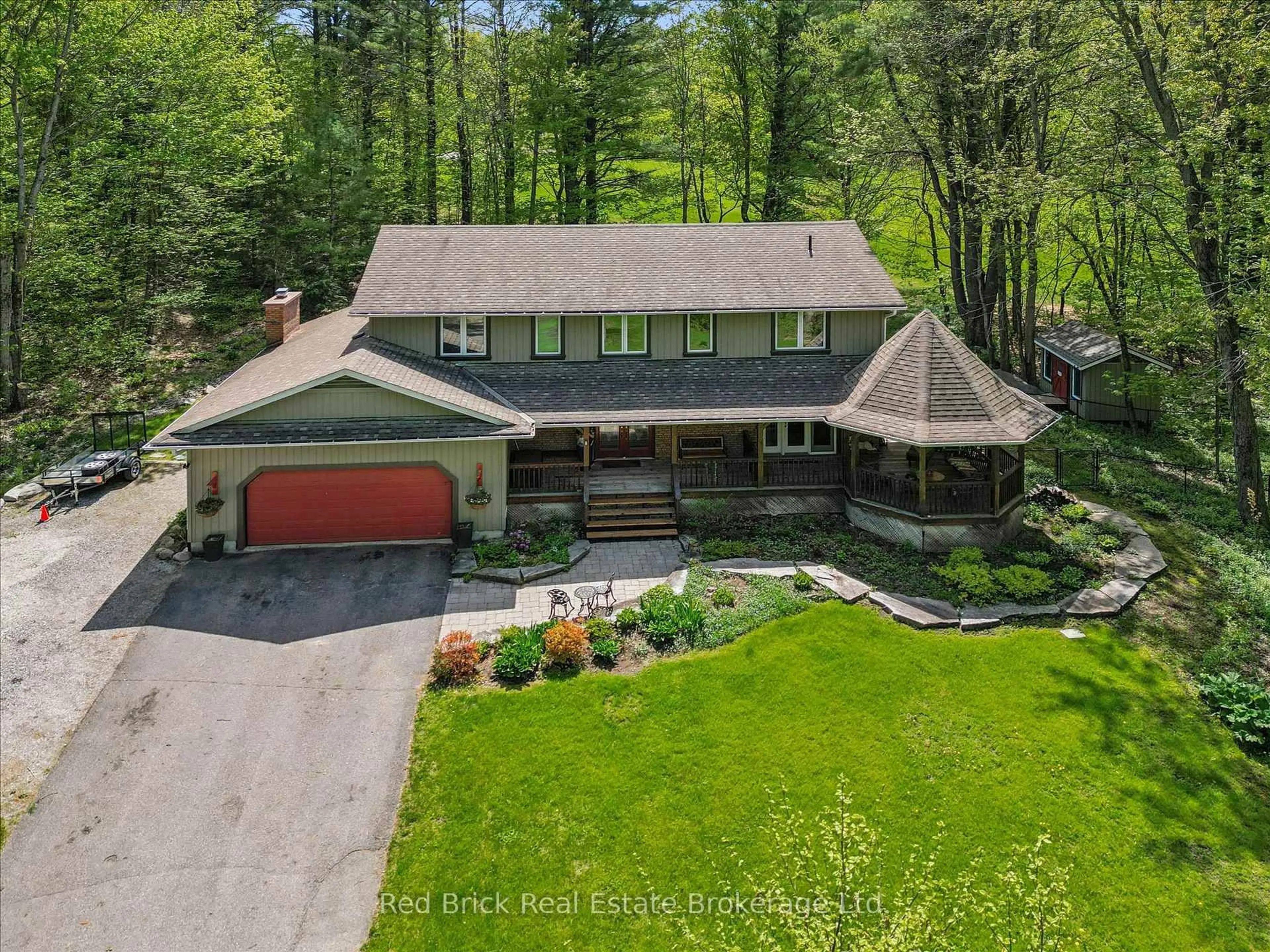 A pic from outside/outdoor area/front of a property/back of a property/a pic from drone, unknown for 24 South Muskoka Dr, Bracebridge Ontario P1L 1M4