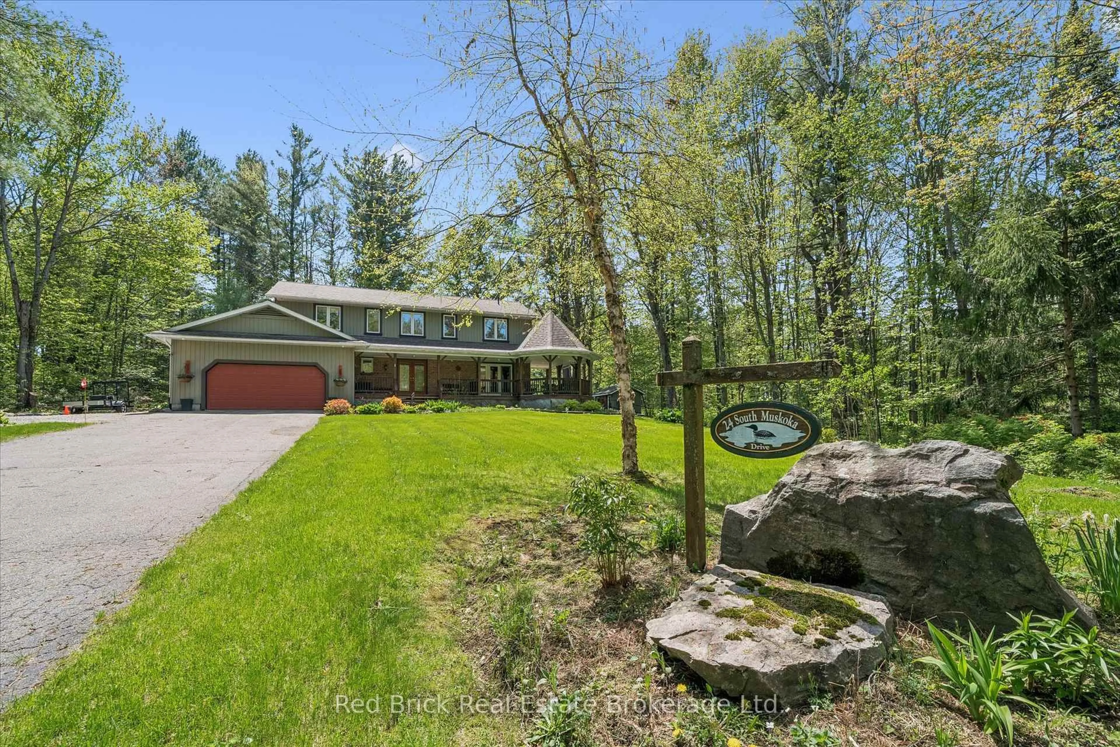 A pic from outside/outdoor area/front of a property/back of a property/a pic from drone, unknown for 24 South Muskoka Dr, Bracebridge Ontario P1L 1M4