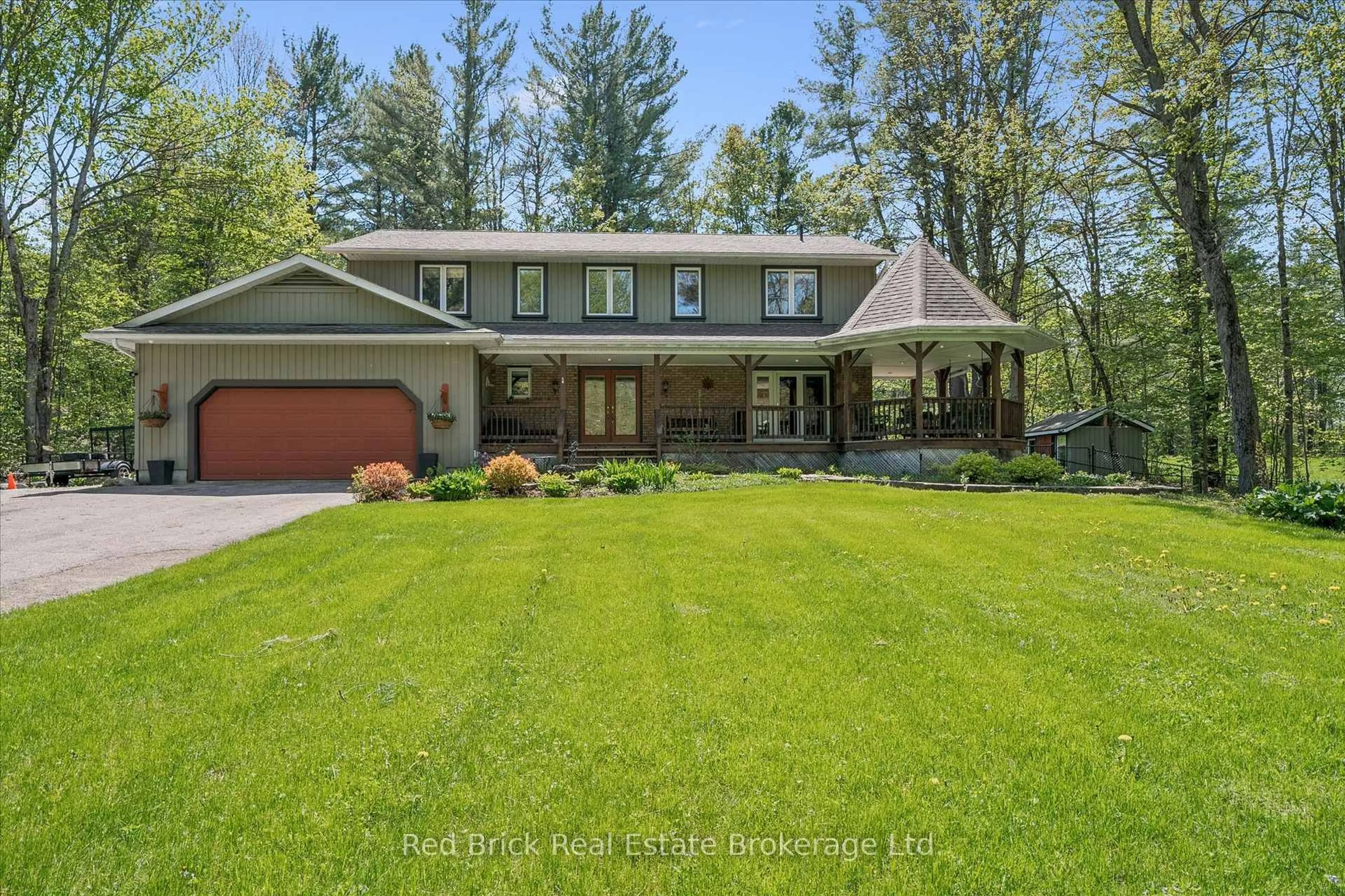 A pic from outside/outdoor area/front of a property/back of a property/a pic from drone, unknown for 24 South Muskoka Dr, Bracebridge Ontario P1L 1M4