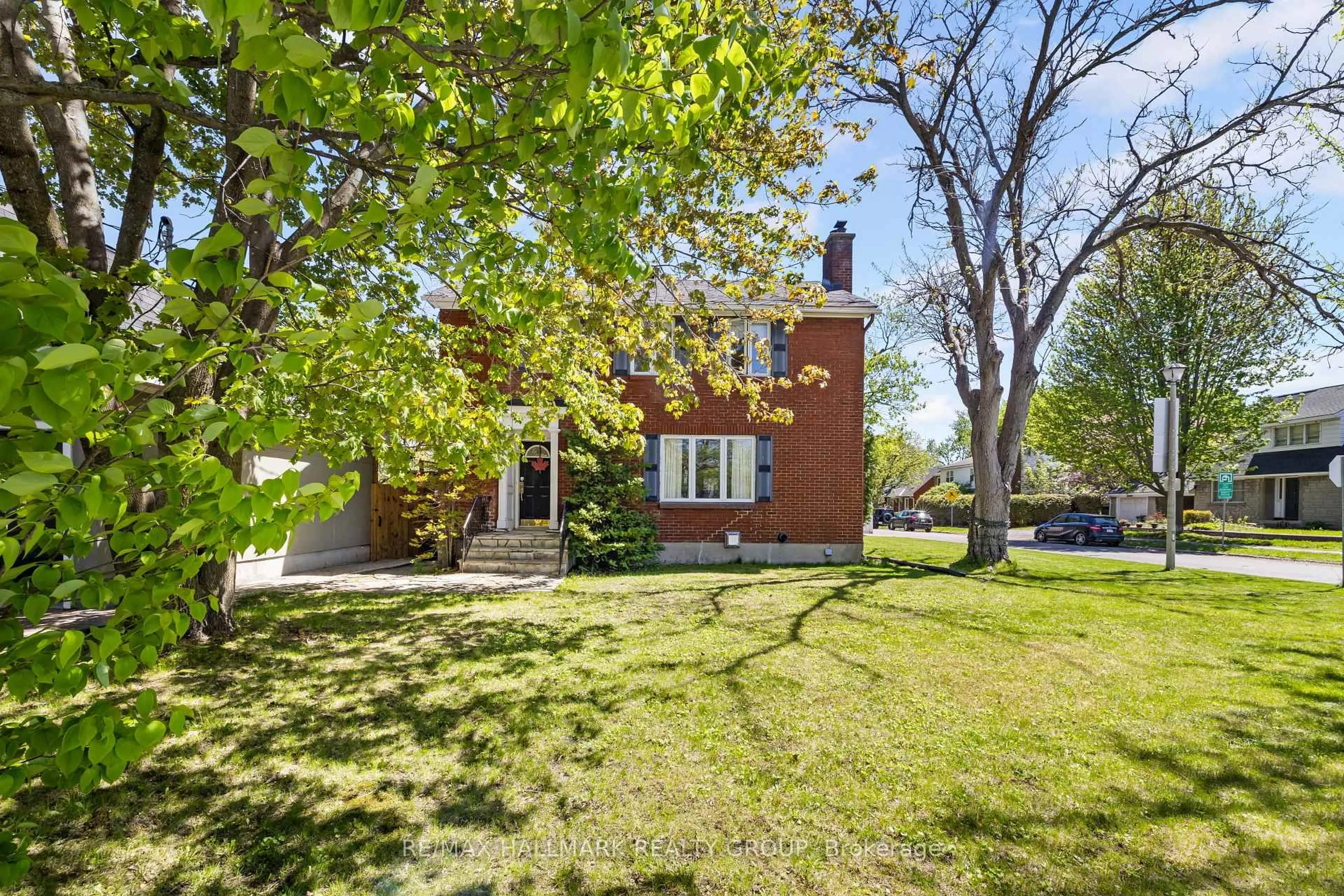 Home with brick exterior material, street for 824 Byron Ave, Ottawa Ontario K2A 0H7